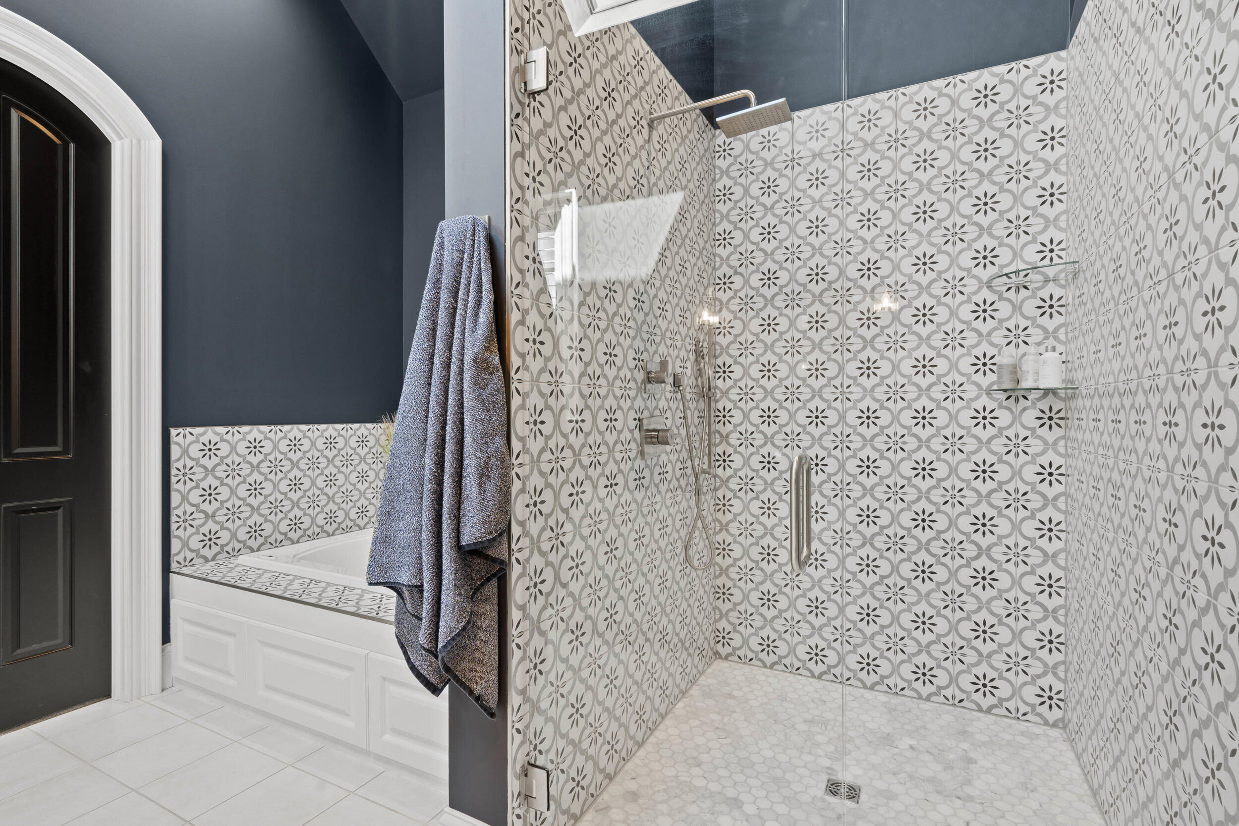 Columbia, Missouri, 65203, United States, 6 Bedrooms Bedrooms, ,8 BathroomsBathrooms,Residential,Active,1965985