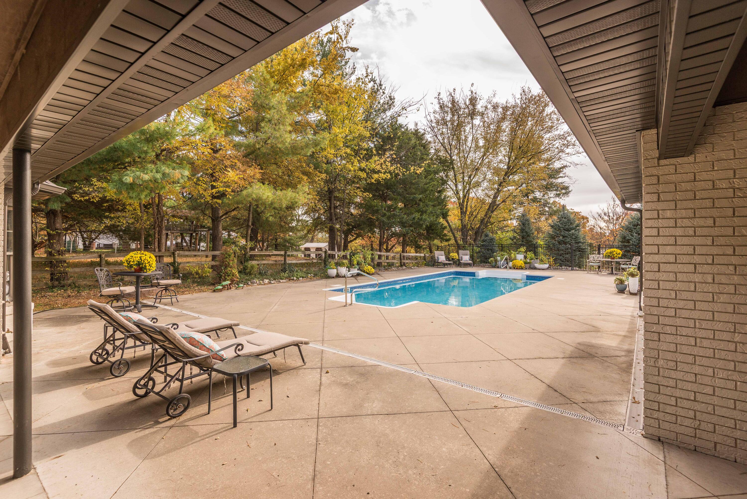 Jefferson City, Missouri, 65109, United States, 4 Bedrooms Bedrooms, ,4 BathroomsBathrooms,Residential,Active,1990034