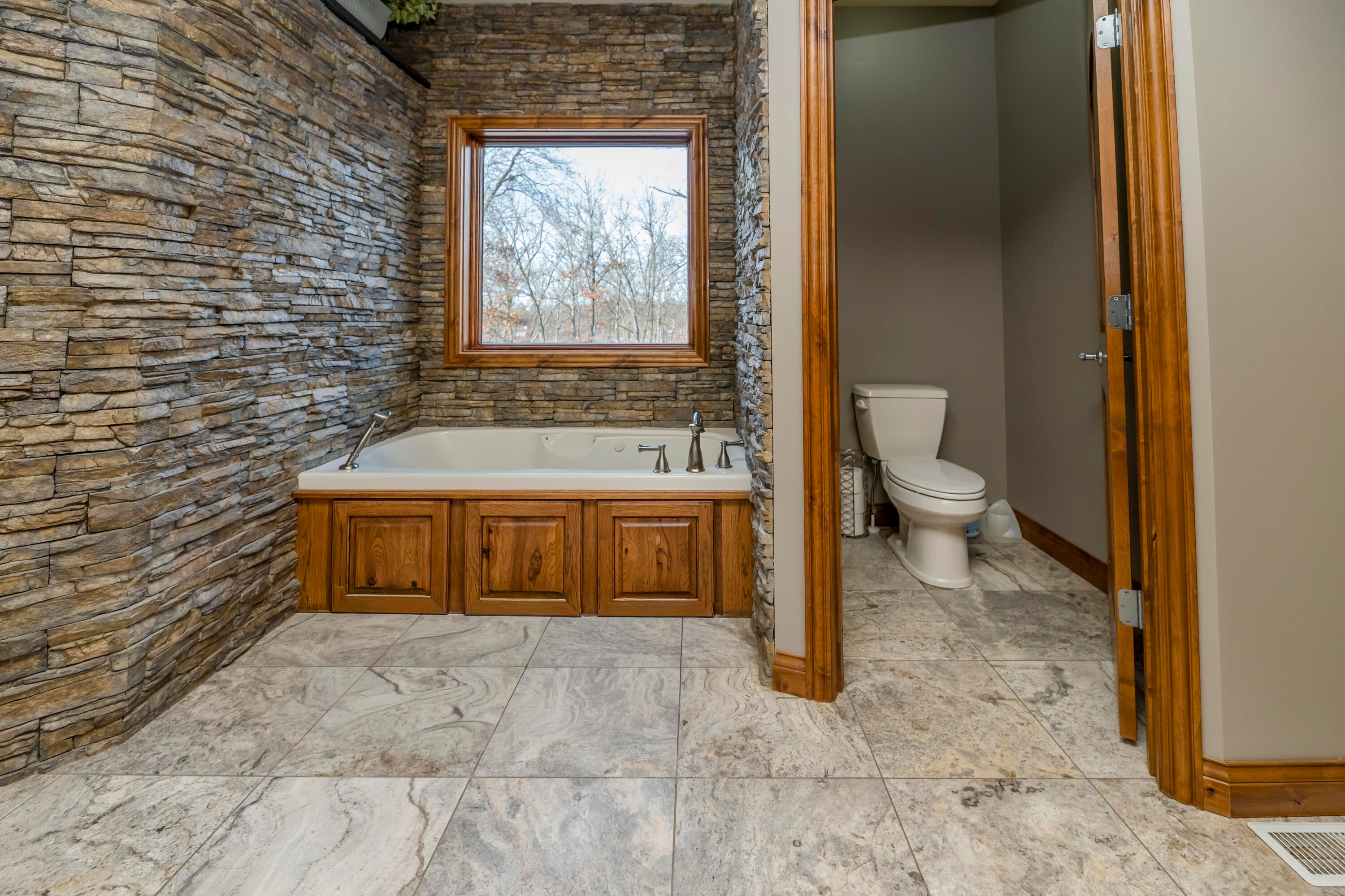 Harrisburg, Missouri, 65256, United States, 5 Bedrooms Bedrooms, ,7 BathroomsBathrooms,Residential,Active,2002606