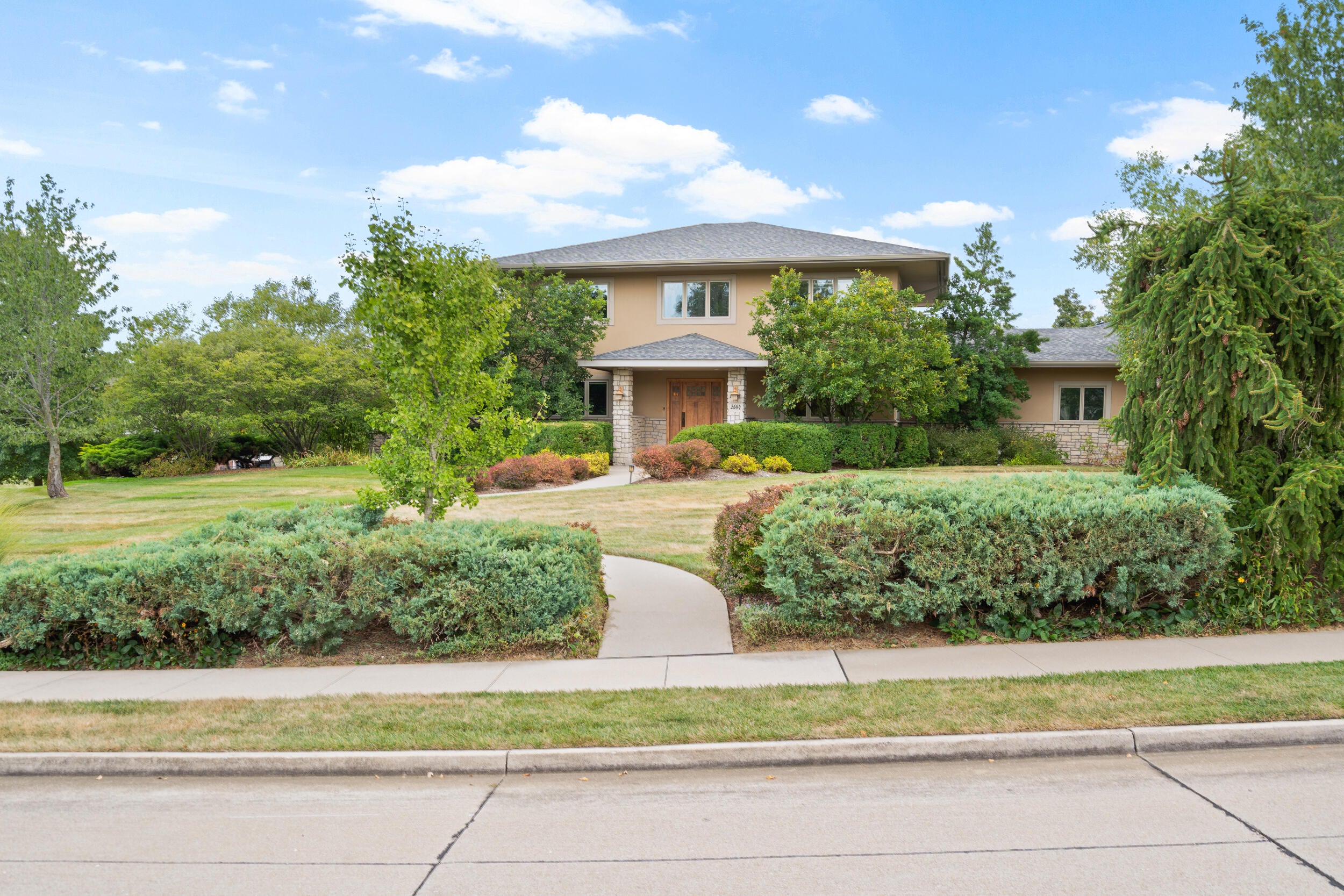 Columbia, Missouri, 65201, United States, 4 Bedrooms Bedrooms, ,4 BathroomsBathrooms,Residential,Active,1944067