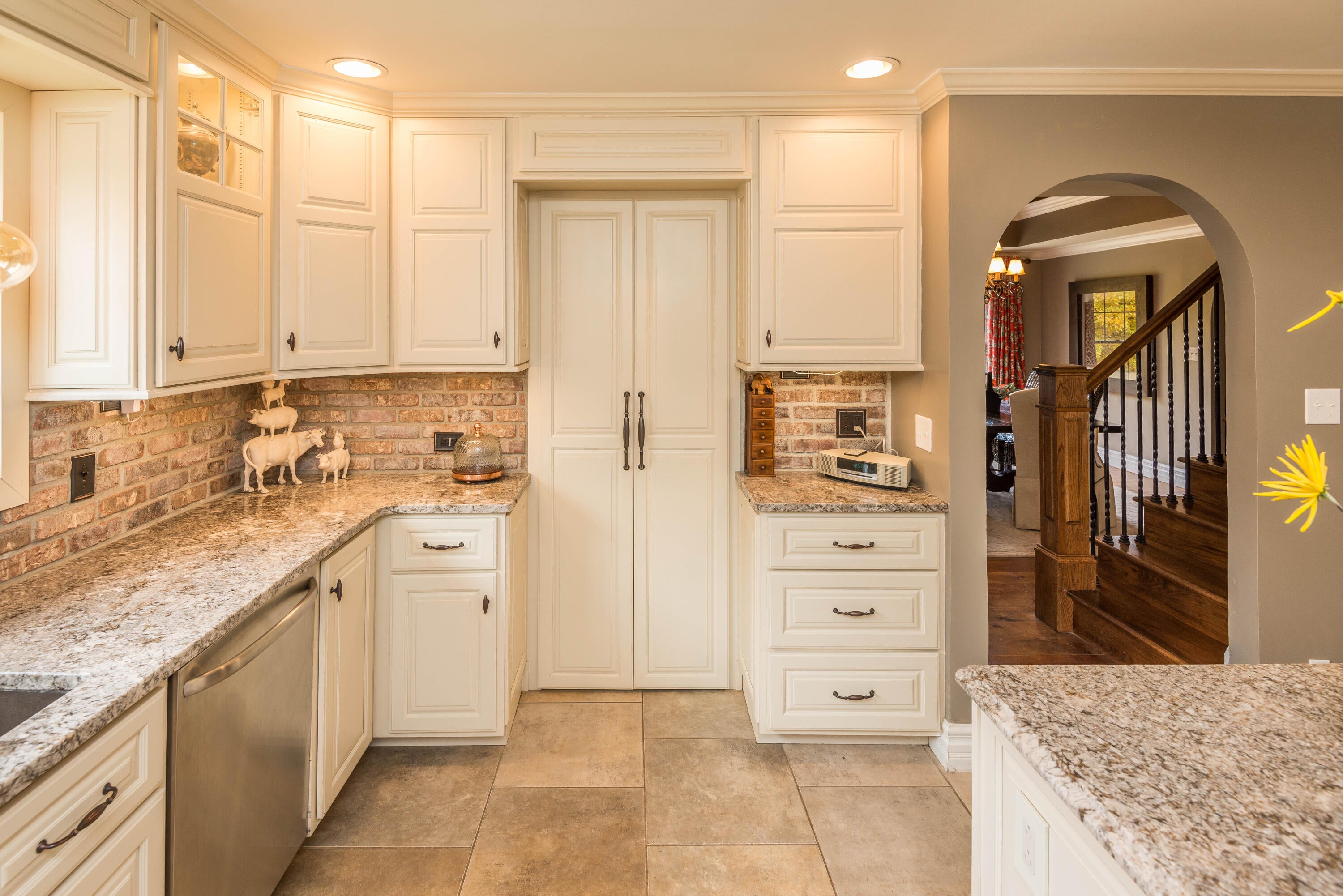 Jefferson City, Missouri, 65109, United States, 4 Bedrooms Bedrooms, ,4 BathroomsBathrooms,Residential,Active,1990034