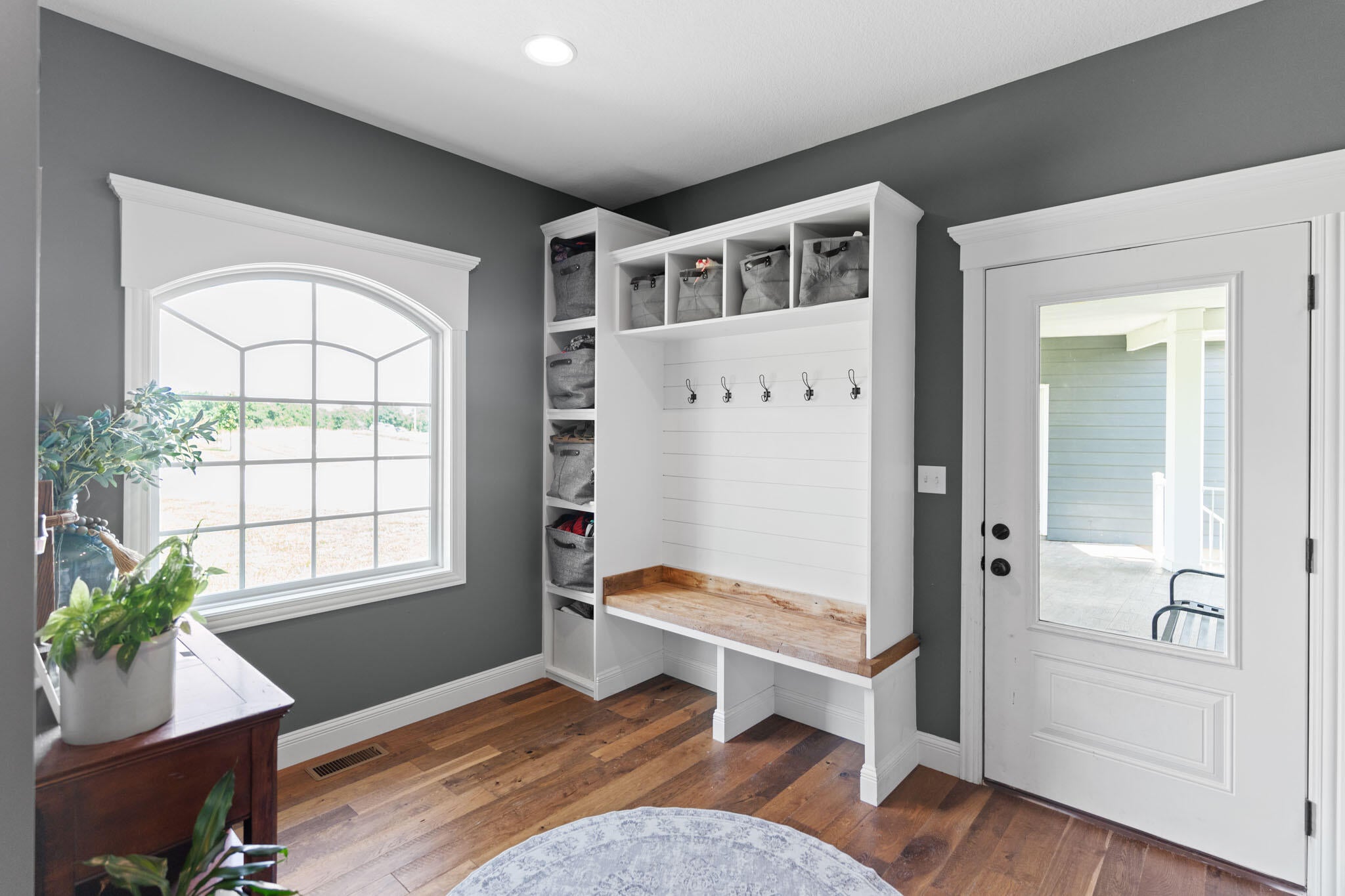 Hartsburg, Missouri, 65039, United States, 6 Bedrooms Bedrooms, ,4 BathroomsBathrooms,Residential,Active,1898236