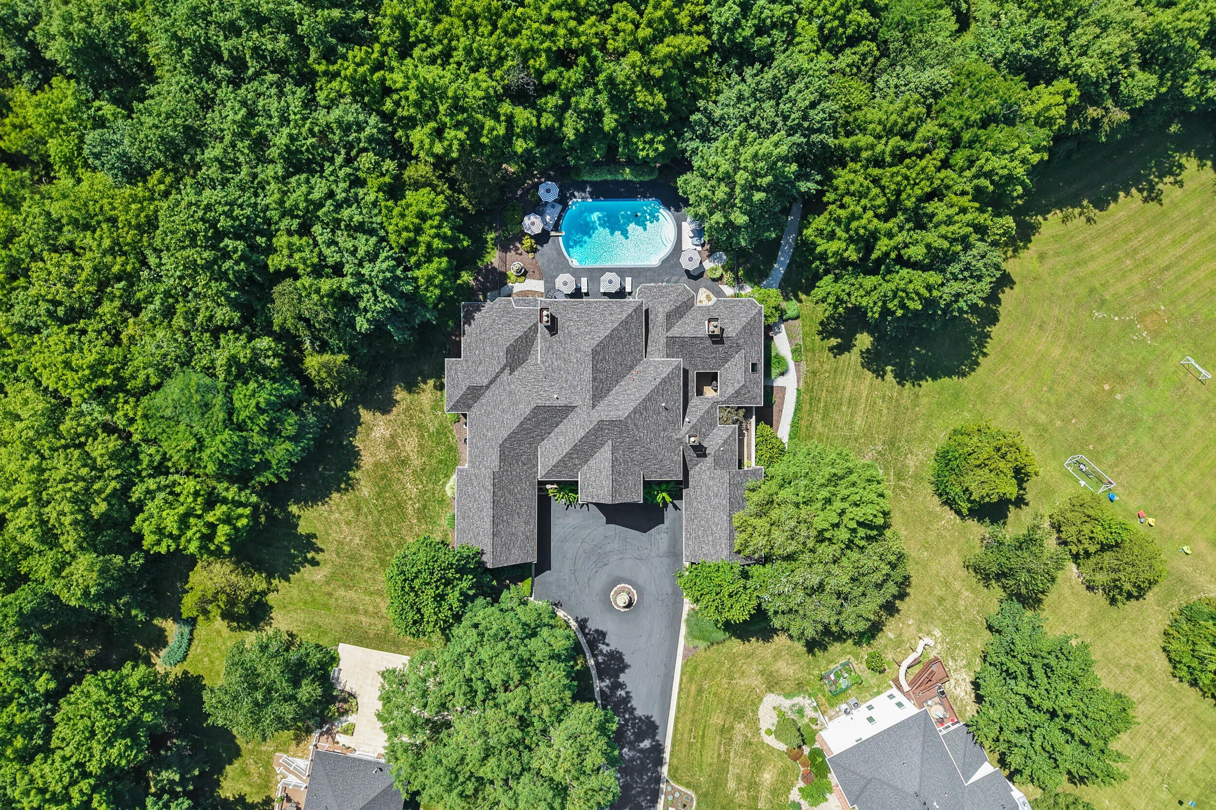 Columbia, Missouri, 65203, United States, 6 Bedrooms Bedrooms, ,8 BathroomsBathrooms,Residential,Active,1965985