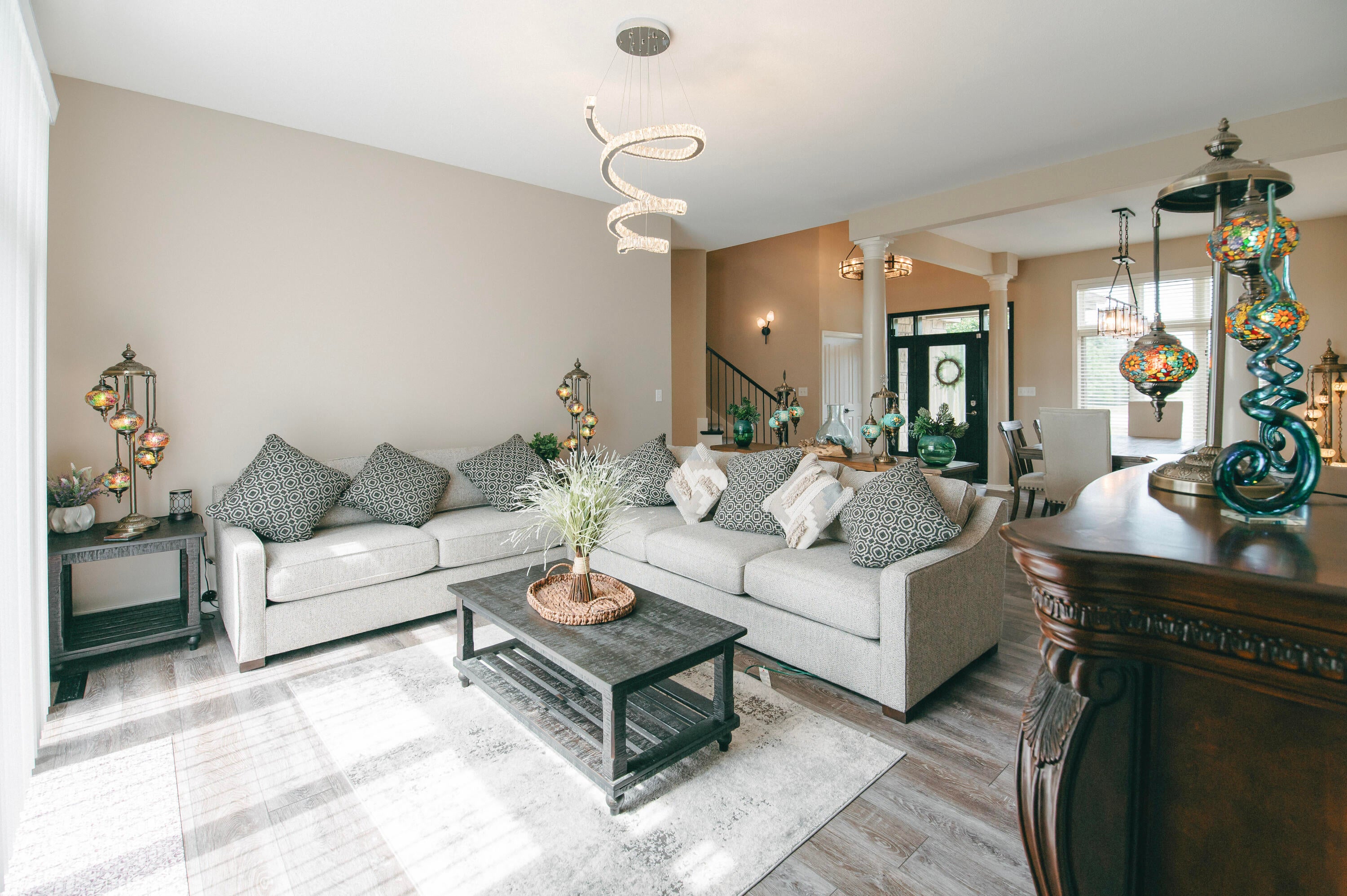 Columbia, Missouri, 65201, United States, 5 Bedrooms Bedrooms, ,5 BathroomsBathrooms,Residential,Active,1990615