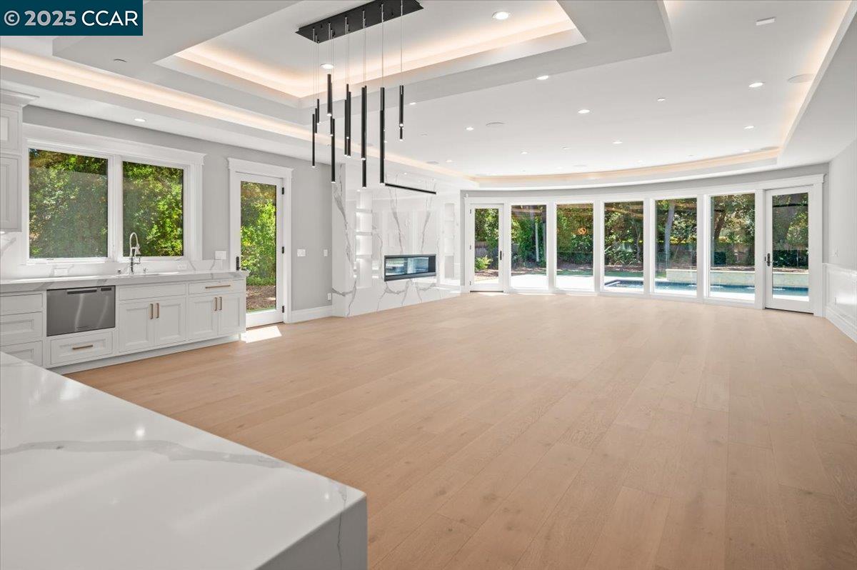 Atherton, California, 94027, United States, 9 Bedrooms Bedrooms, ,10 BathroomsBathrooms,Residential,Active,1900197