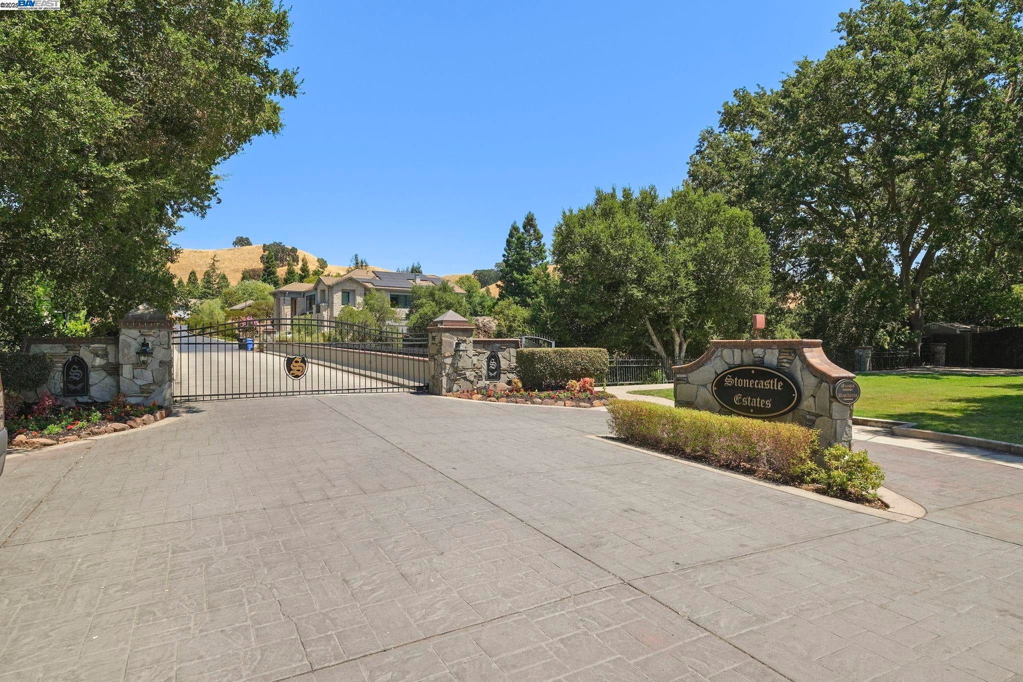 Alamo, California, 94507, United States, 5 Bedrooms Bedrooms, ,3 BathroomsBathrooms,Residential,Active,1904147