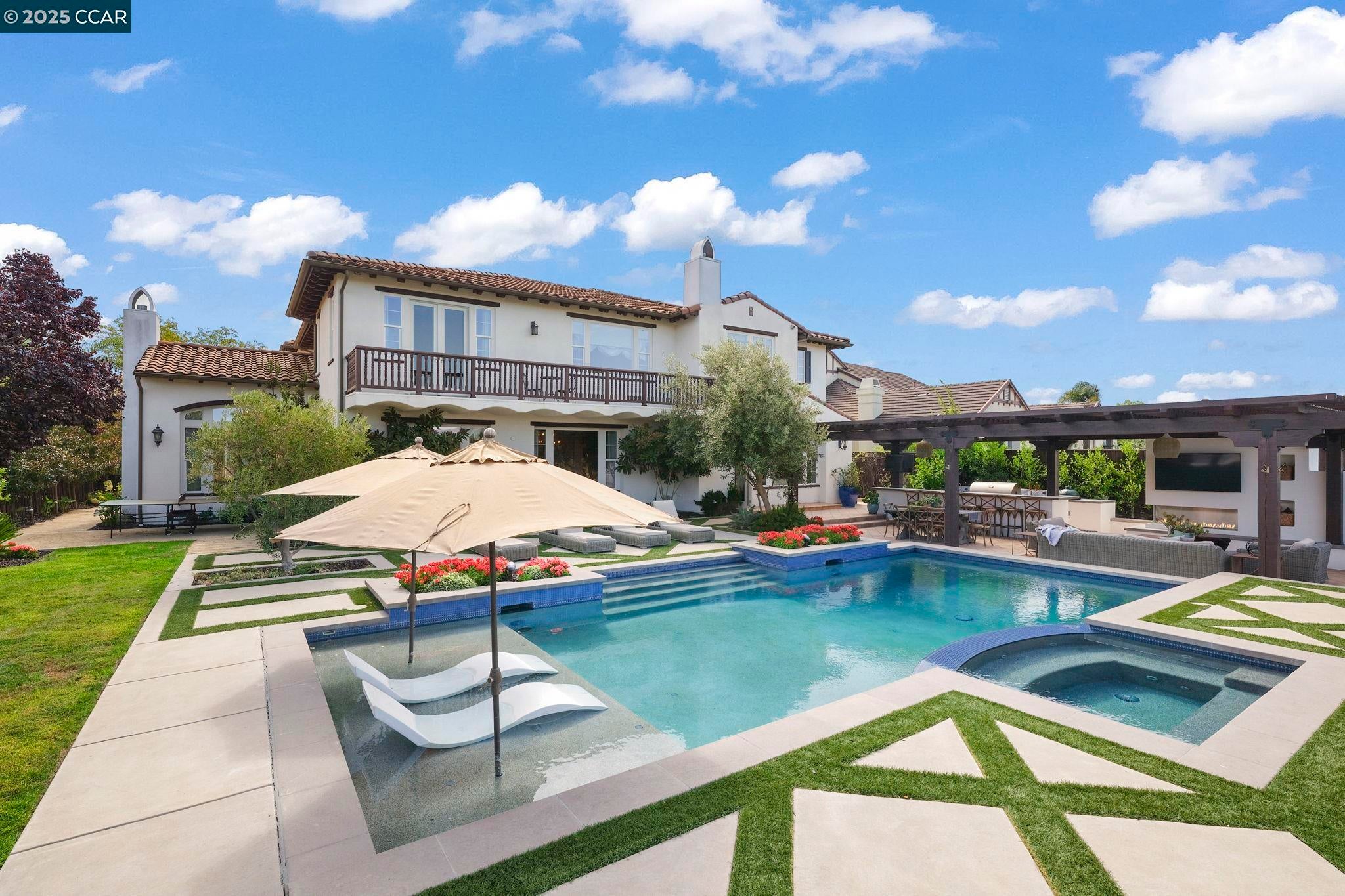 San Ramon, California, 94582, United States, 5 Bedrooms Bedrooms, ,5 BathroomsBathrooms,Residential,Active,1952062