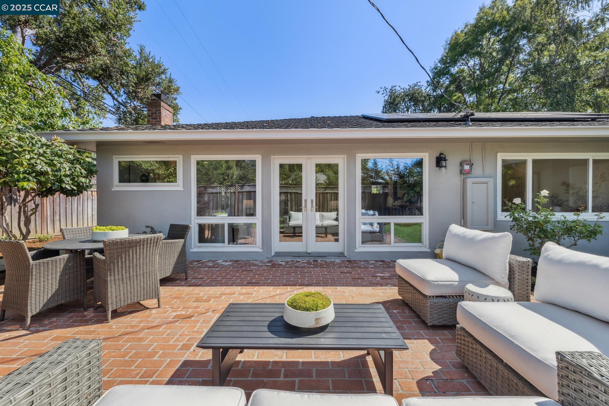 Menlo Park, California, 94025, United States, ,3 BathroomsBathrooms,Residential,Active,1843840