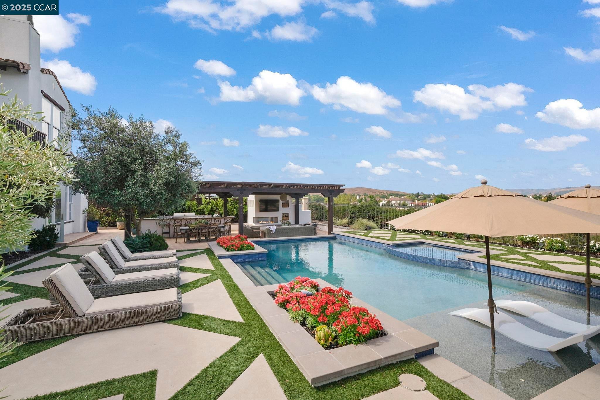 San Ramon, California, 94582, United States, 5 Bedrooms Bedrooms, ,5 BathroomsBathrooms,Residential,Active,1952062