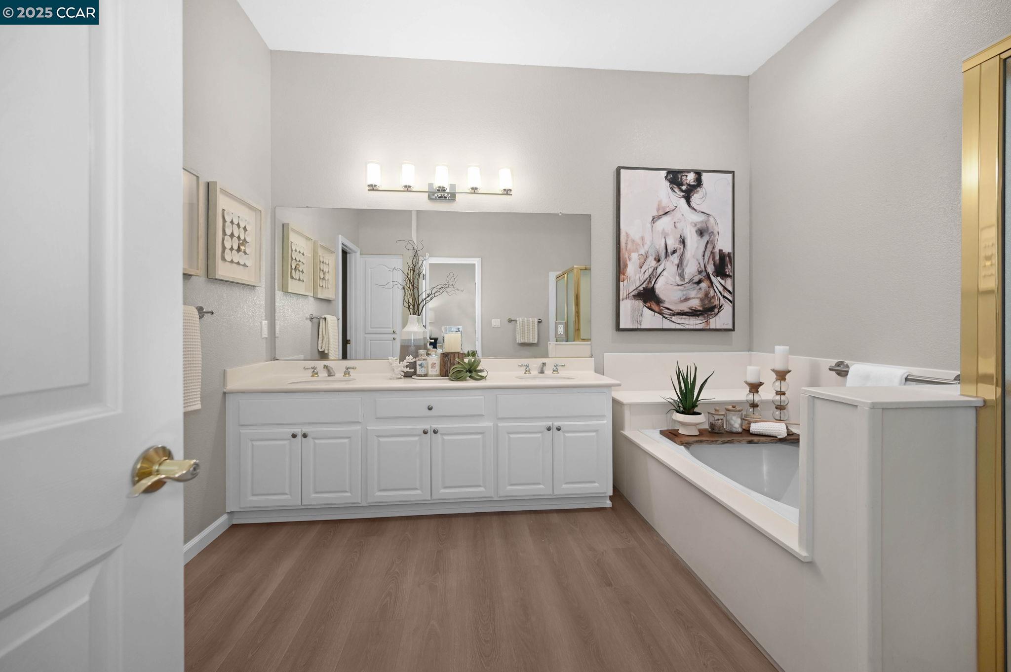 Walnut Creek, California, 94595, United States, 3 Bedrooms Bedrooms, ,3 BathroomsBathrooms,Residential,Active,1946437