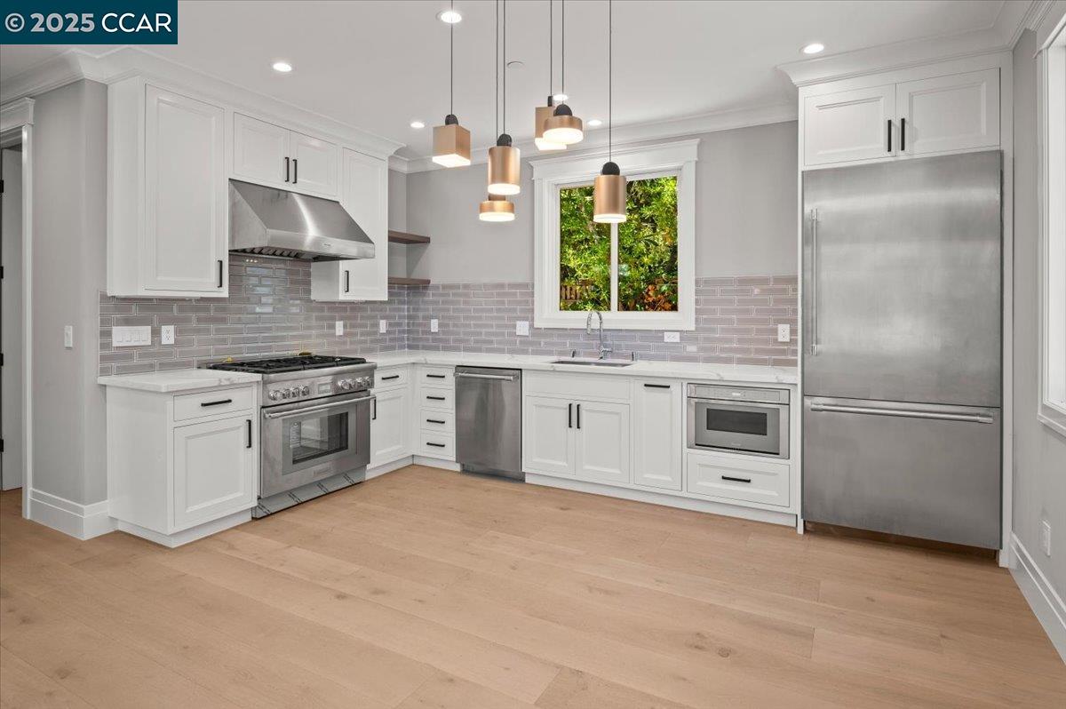 Atherton, California, 94027, United States, 9 Bedrooms Bedrooms, ,10 BathroomsBathrooms,Residential,Active,1900197