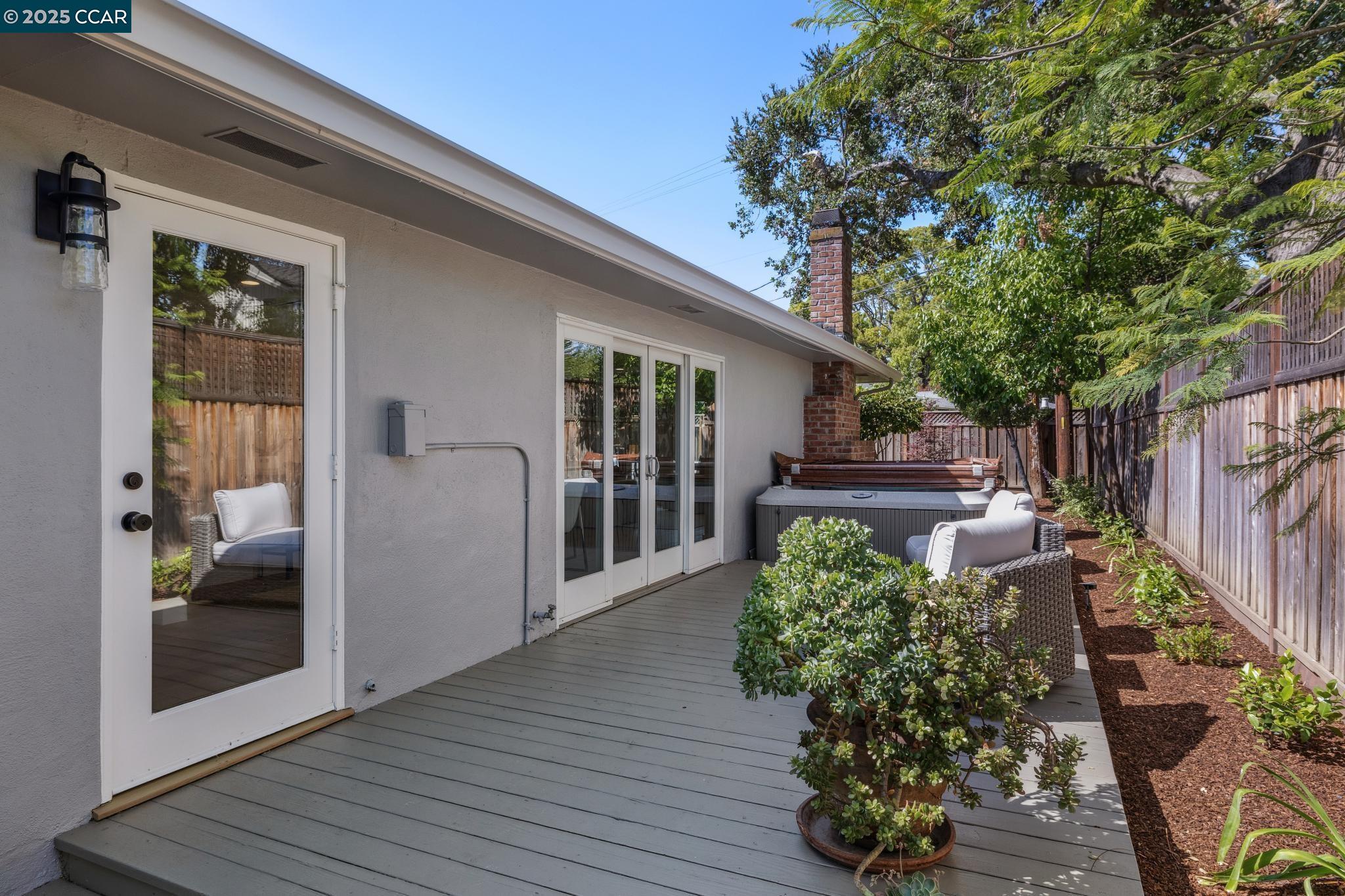 Menlo Park, California, 94025, United States, ,3 BathroomsBathrooms,Residential,Active,1843840