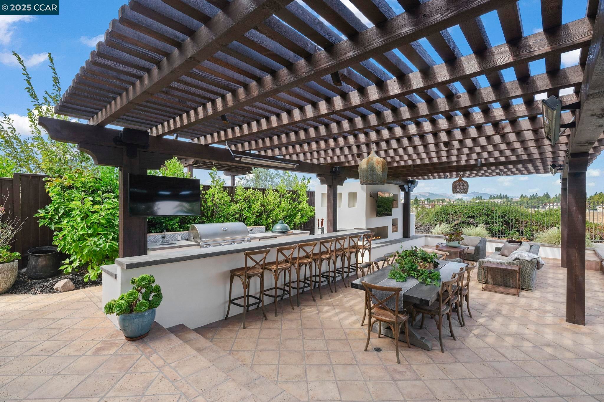 San Ramon, California, 94582, United States, 5 Bedrooms Bedrooms, ,5 BathroomsBathrooms,Residential,Active,1952062