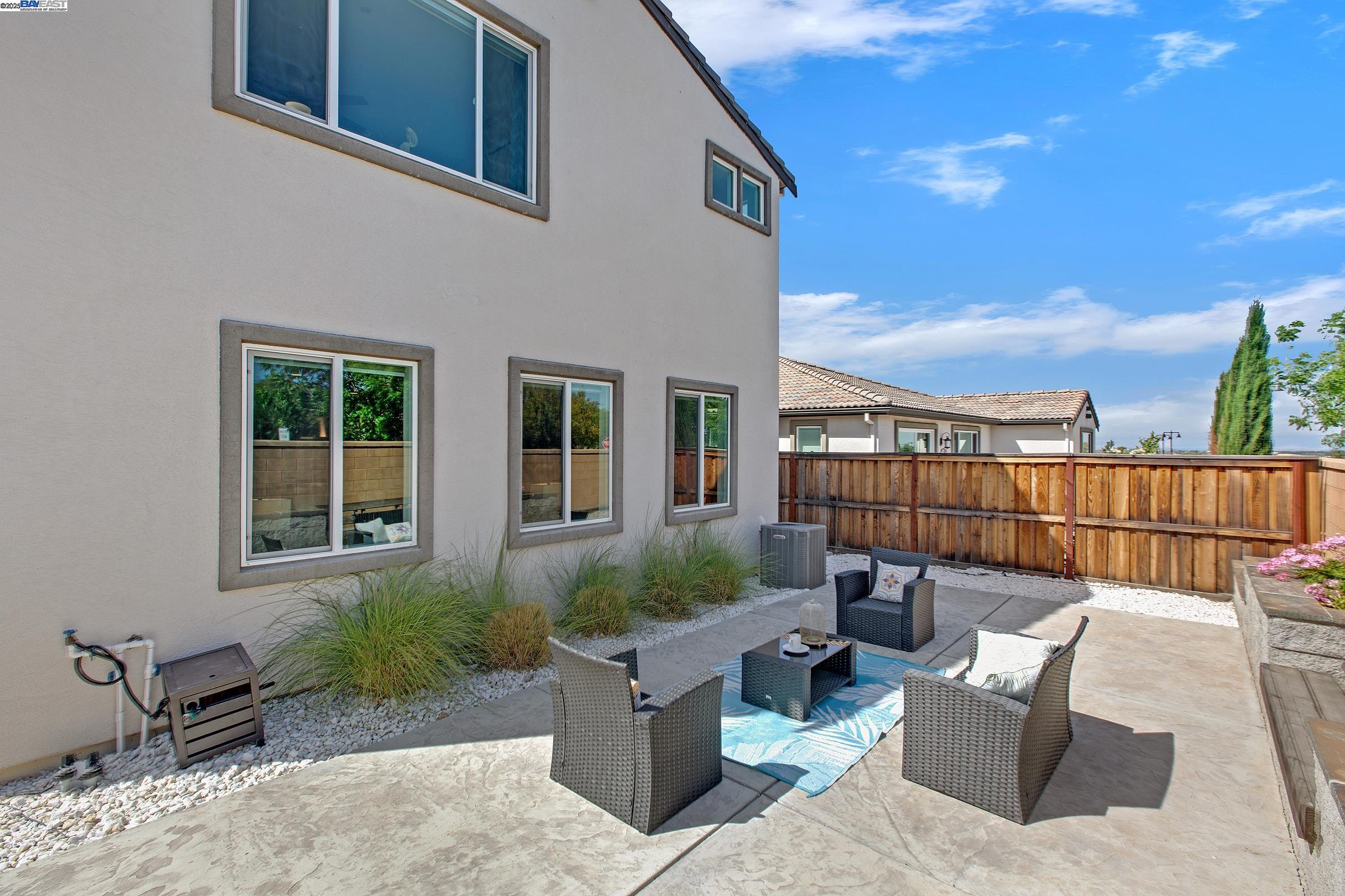 Tracy, California, 95377, United States, 4 Bedrooms Bedrooms, ,4 BathroomsBathrooms,Residential,Active,1933728