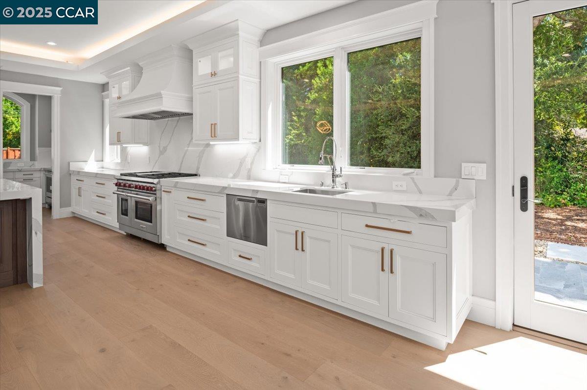 Atherton, California, 94027, United States, 9 Bedrooms Bedrooms, ,10 BathroomsBathrooms,Residential,Active,1900197