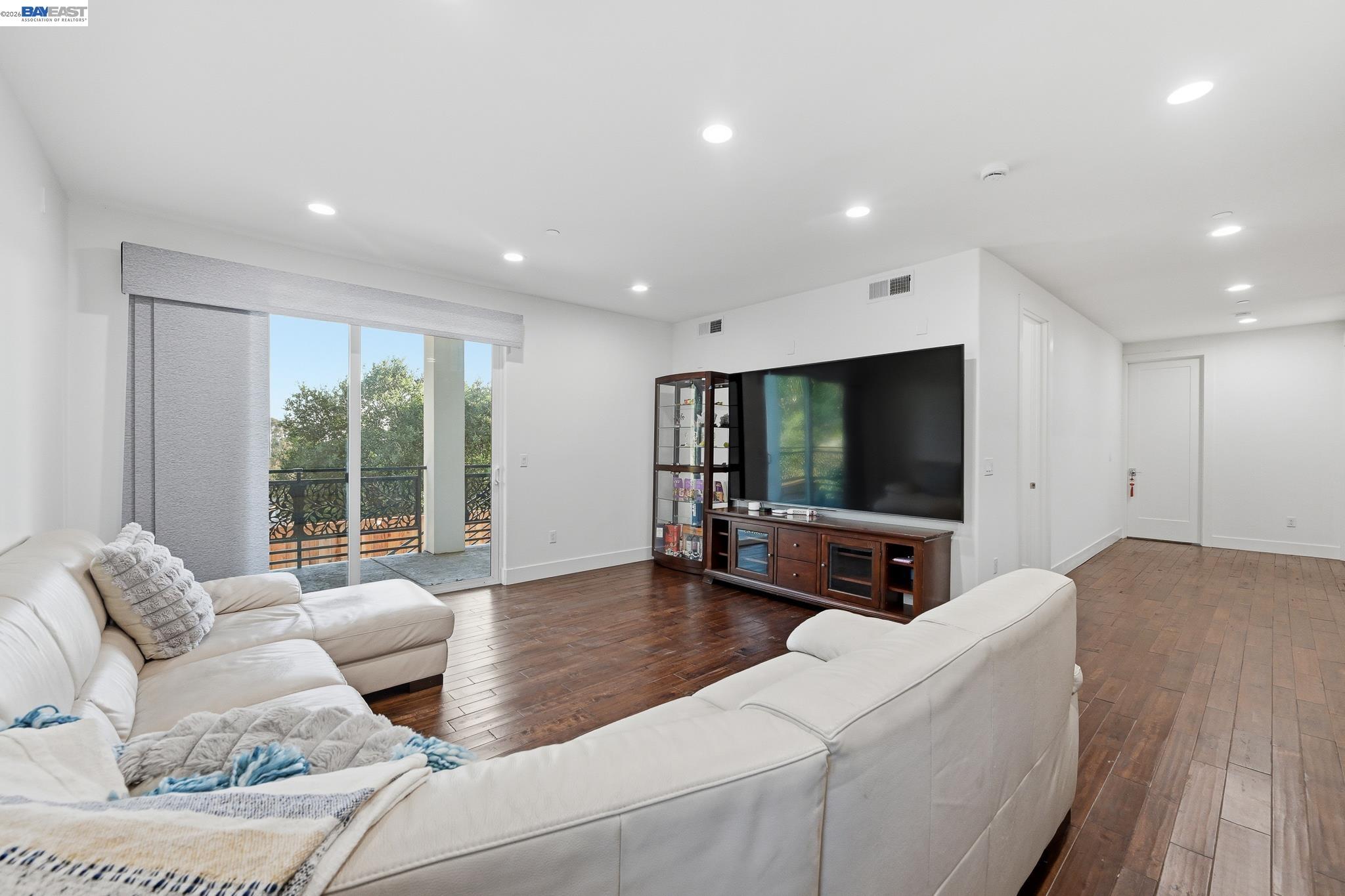 Castro Valley, California, 94546, United States, 5 Bedrooms Bedrooms, ,7 BathroomsBathrooms,Residential,Active,2044535
