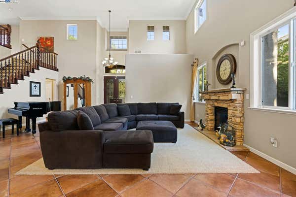 1017 VINEYARD DR, OAKLEY, CA 94561 - Image 1