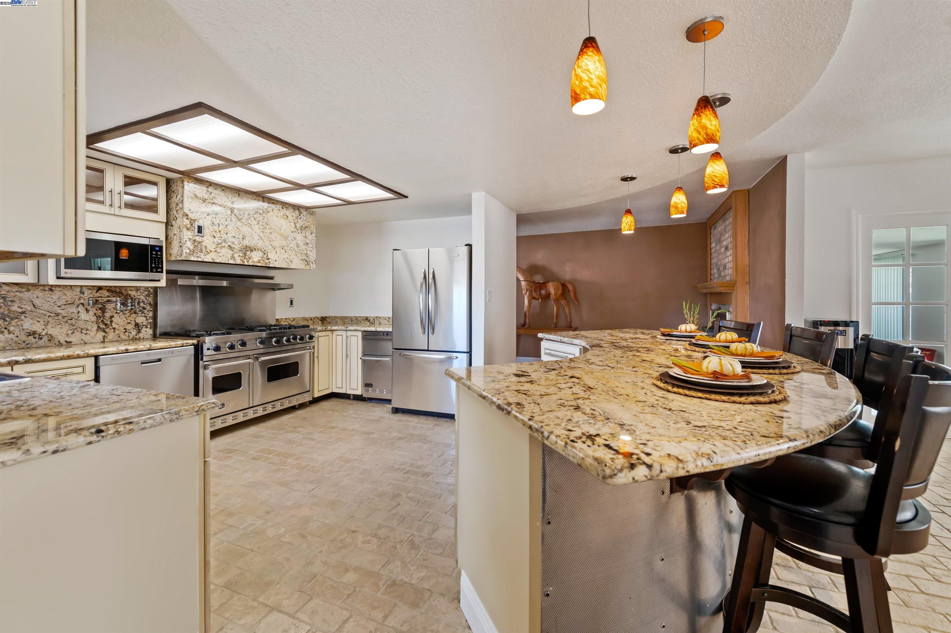 Tracy, California, 95304, United States, 6 Bedrooms Bedrooms, ,3 BathroomsBathrooms,Residential,Active,1909852