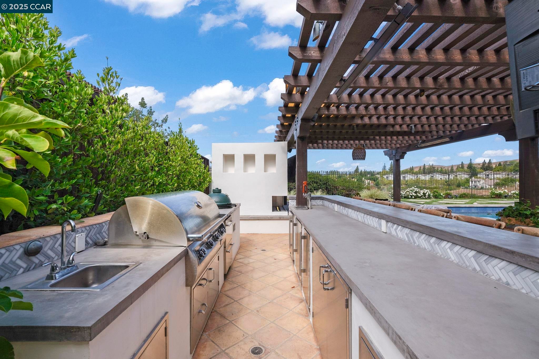 San Ramon, California, 94582, United States, 5 Bedrooms Bedrooms, ,5 BathroomsBathrooms,Residential,Active,1952062