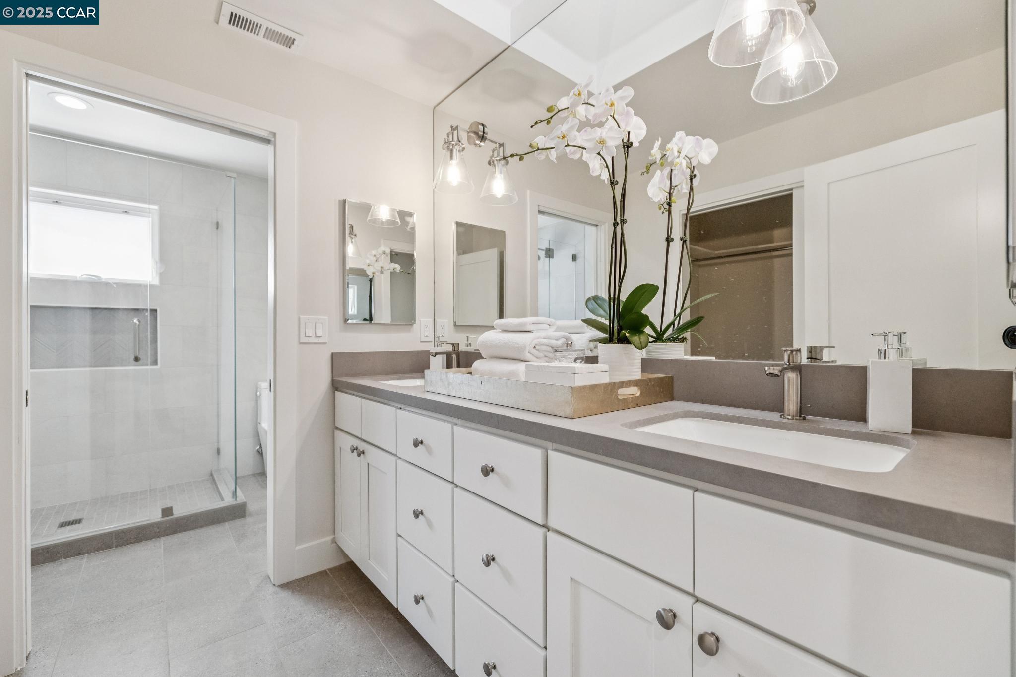 Menlo Park, California, 94025, United States, ,3 BathroomsBathrooms,Residential,Active,1843840
