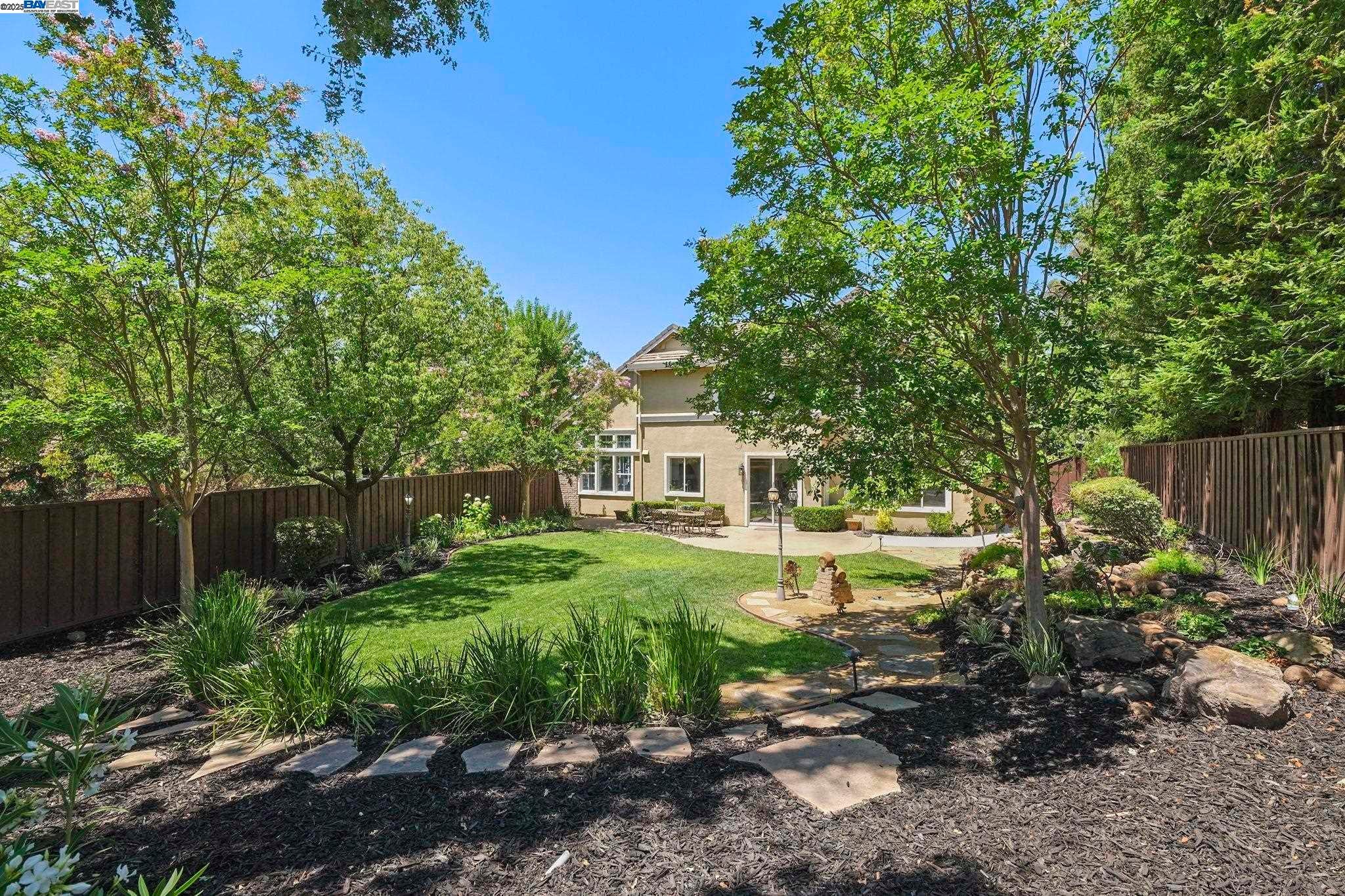 Alamo, California, 94507, United States, 5 Bedrooms Bedrooms, ,3 BathroomsBathrooms,Residential,Active,1904147