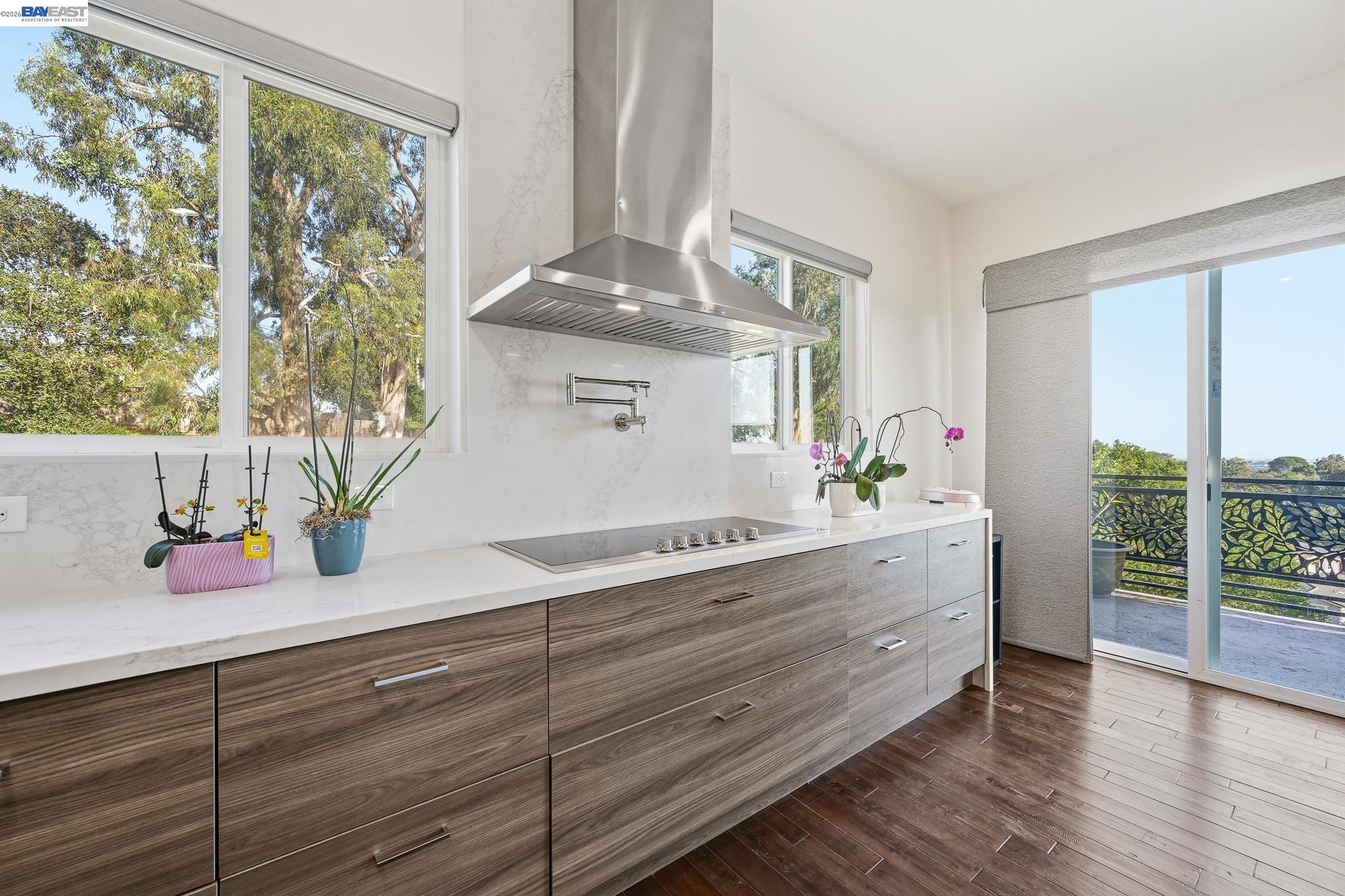 Castro Valley, California, 94546, United States, 5 Bedrooms Bedrooms, ,7 BathroomsBathrooms,Residential,Active,2044535