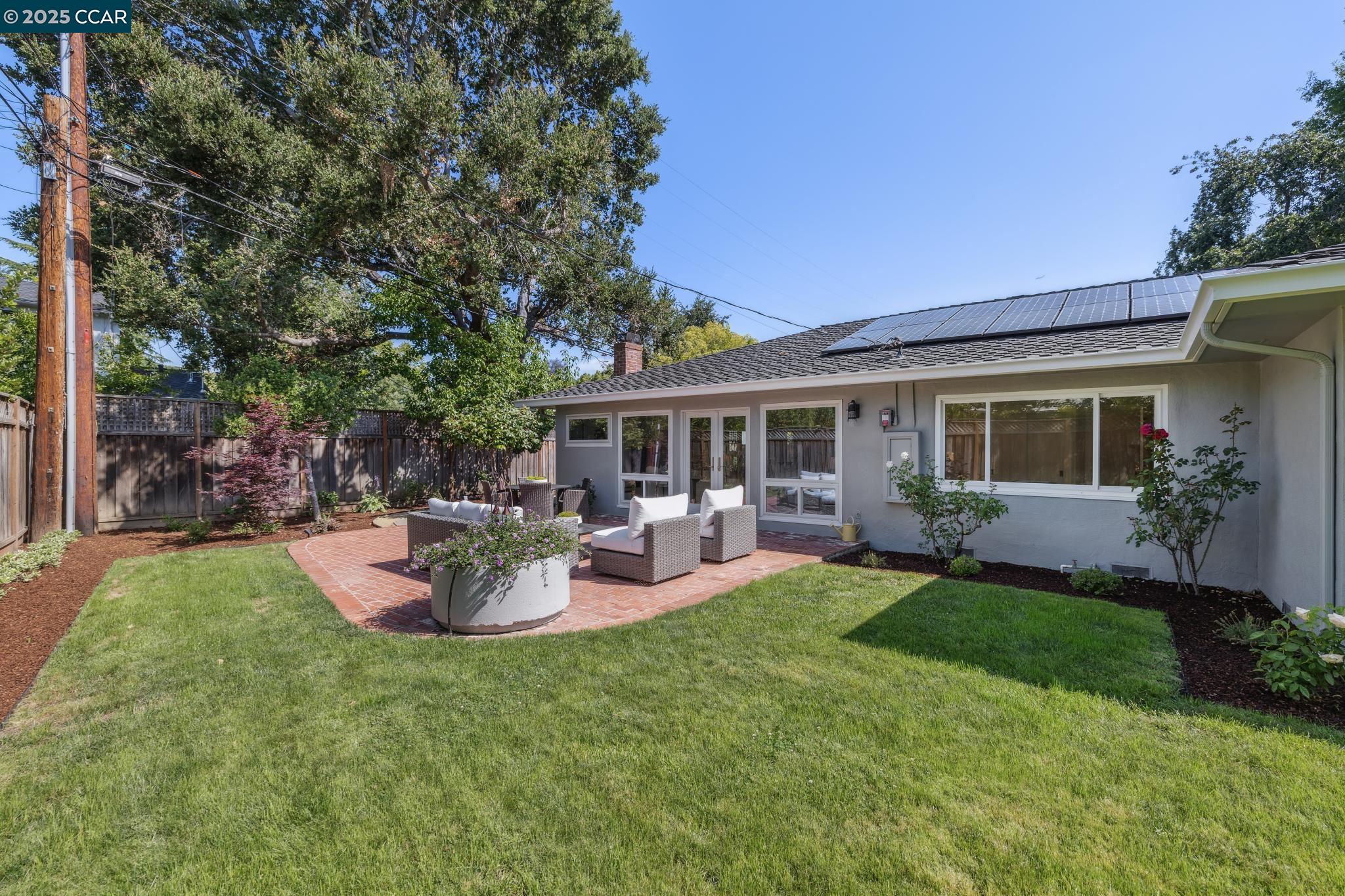 Menlo Park, California, 94025, United States, ,3 BathroomsBathrooms,Residential,Active,1843840