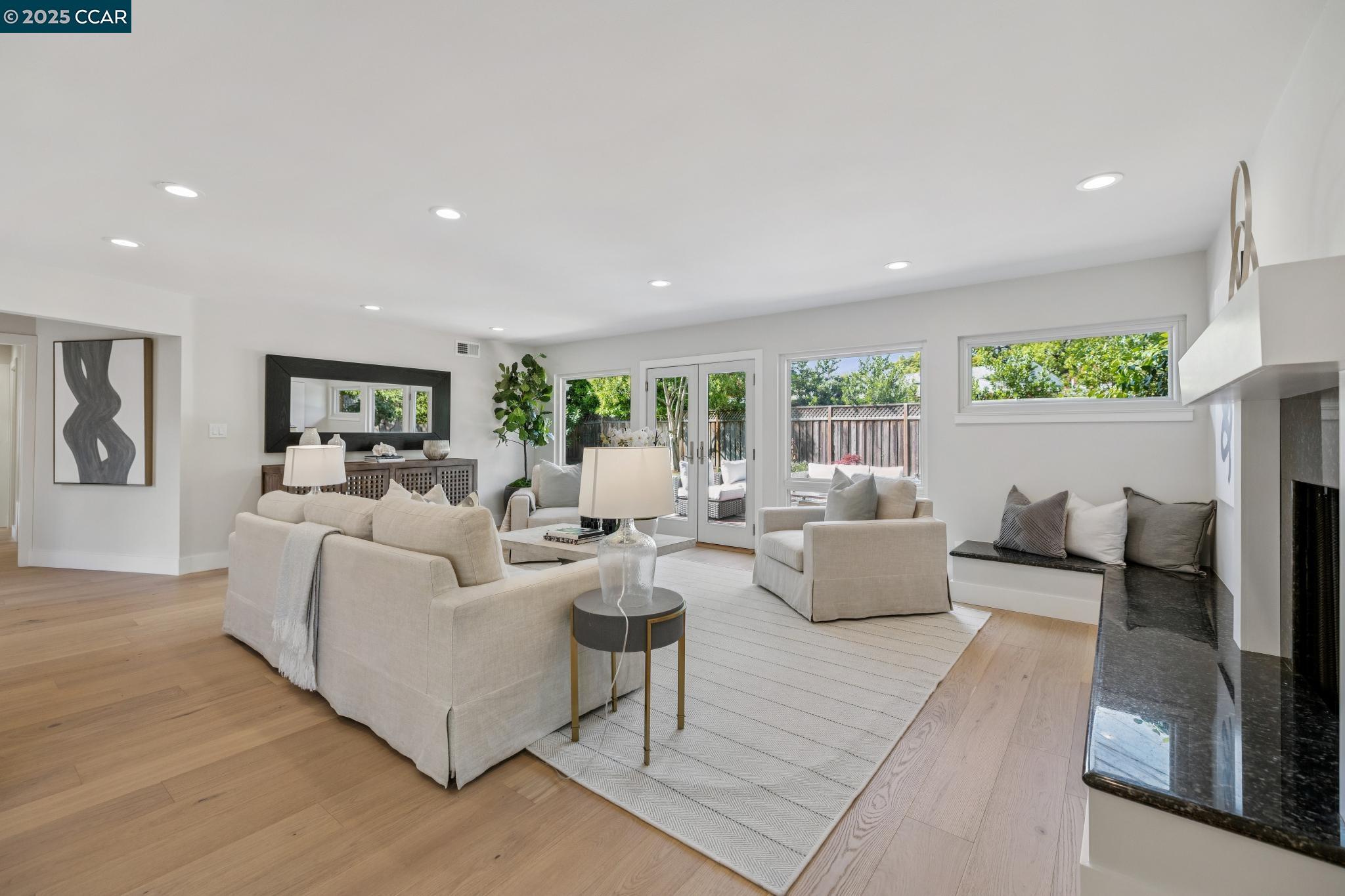 Menlo Park, California, 94025, United States, ,3 BathroomsBathrooms,Residential,Active,1843840