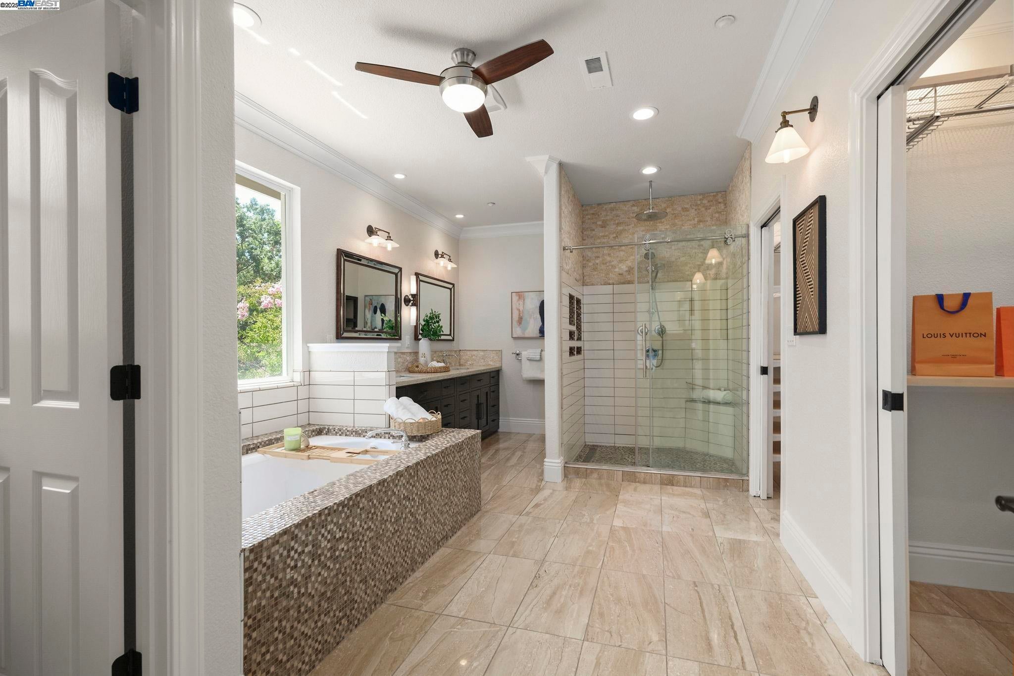 Alamo, California, 94507, United States, 5 Bedrooms Bedrooms, ,3 BathroomsBathrooms,Residential,Active,1904147