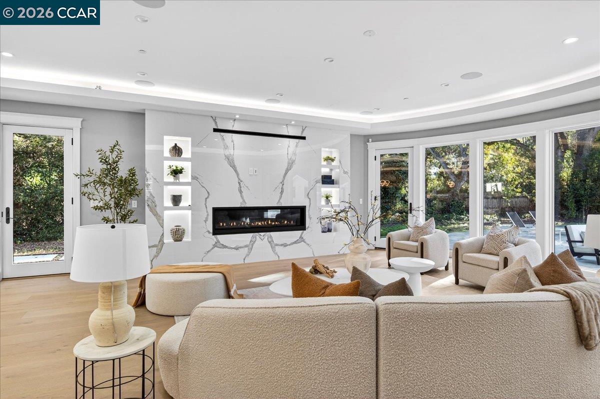 Atherton, California, 94027, United States, 9 Bedrooms Bedrooms, ,10 BathroomsBathrooms,Residential,Active,2010913