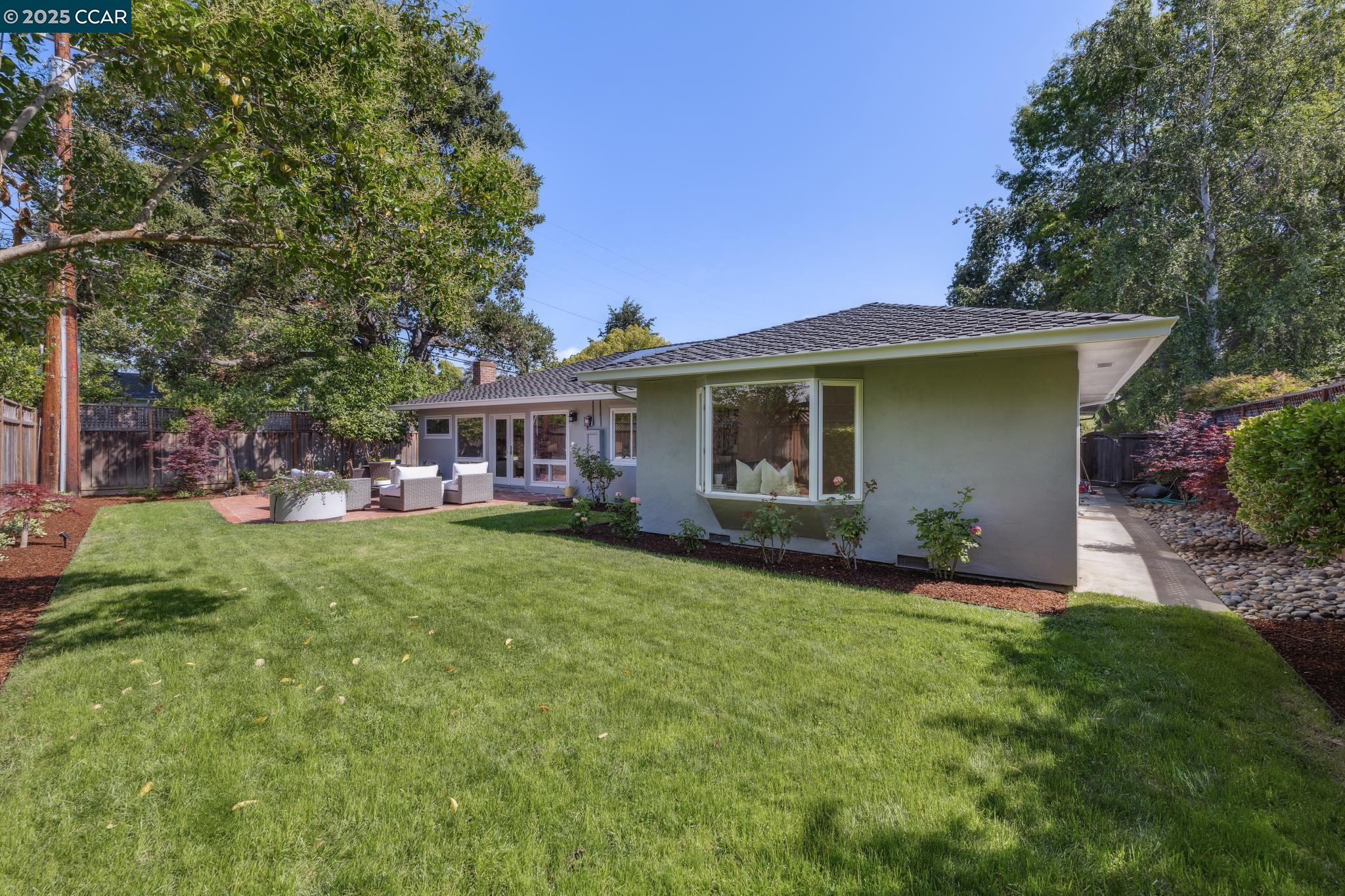 Menlo Park, California, 94025, United States, ,3 BathroomsBathrooms,Residential,Active,1843840