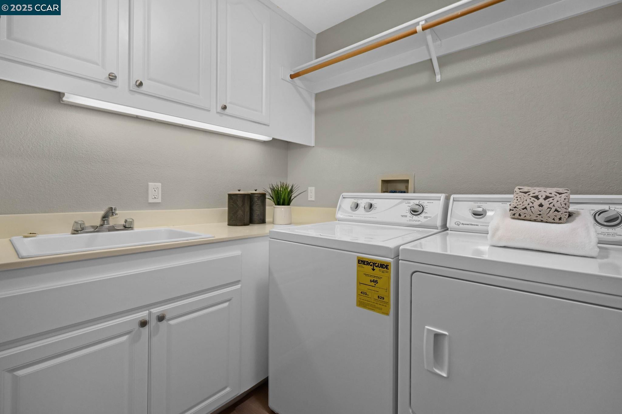 Walnut Creek, California, 94595, United States, 3 Bedrooms Bedrooms, ,3 BathroomsBathrooms,Residential,Active,1946437