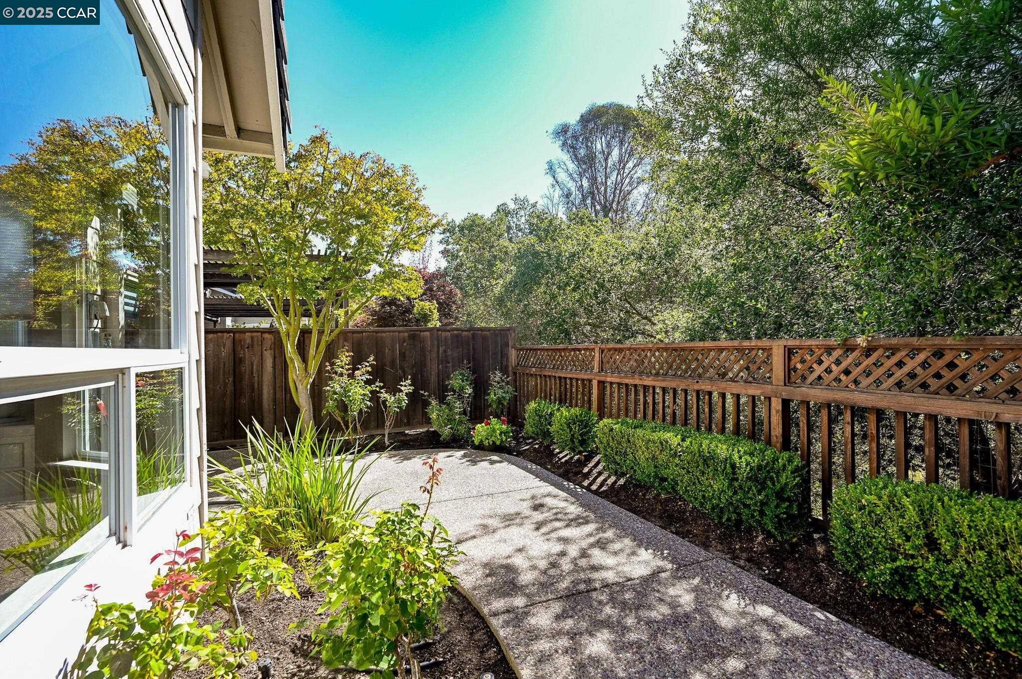 Walnut Creek, California, 94595, United States, 3 Bedrooms Bedrooms, ,3 BathroomsBathrooms,Residential,Active,1946437