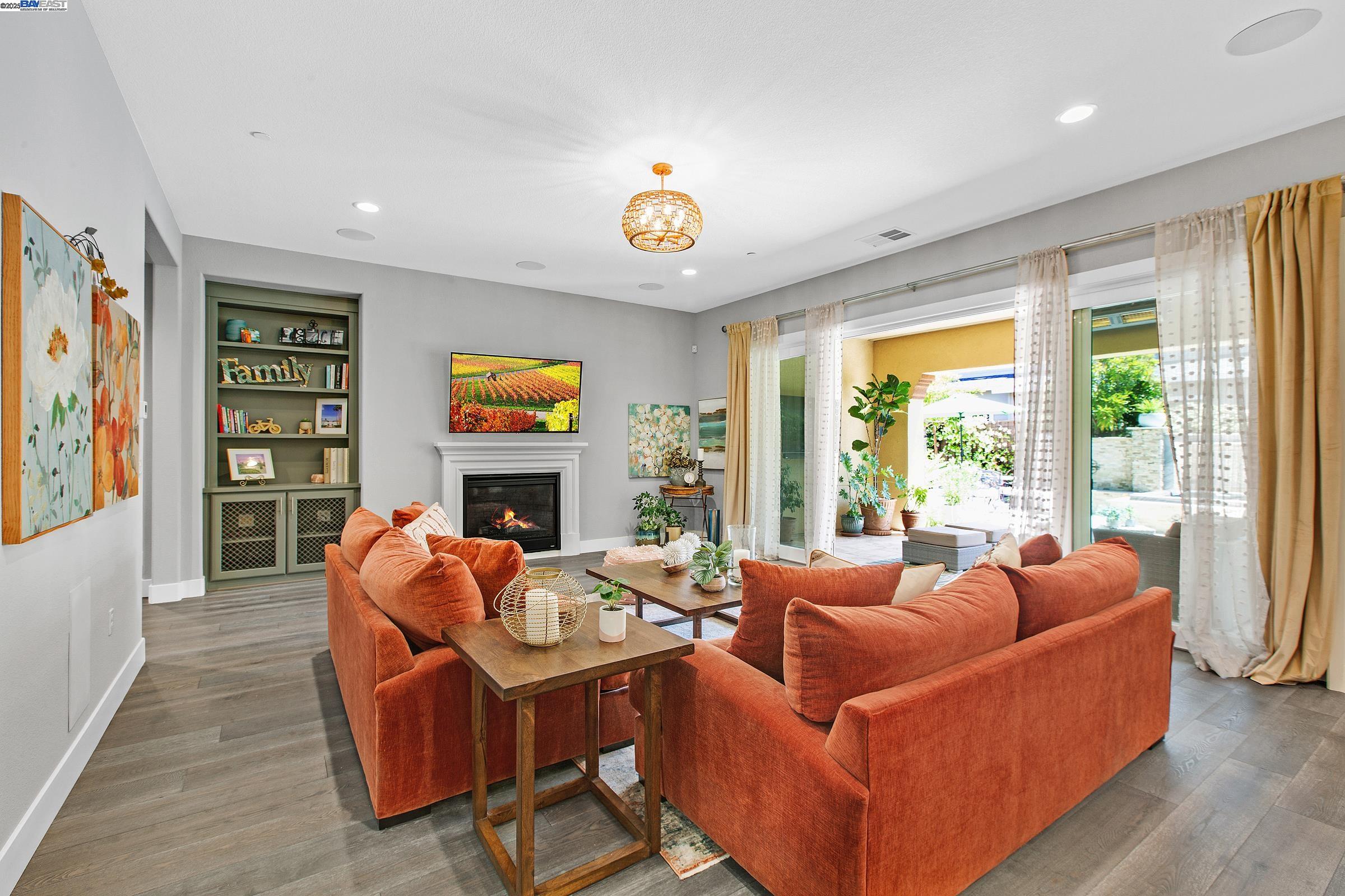 Pleasanton, California, 94566, United States, 4 Bedrooms Bedrooms, ,5 BathroomsBathrooms,Residential,Active,1900187