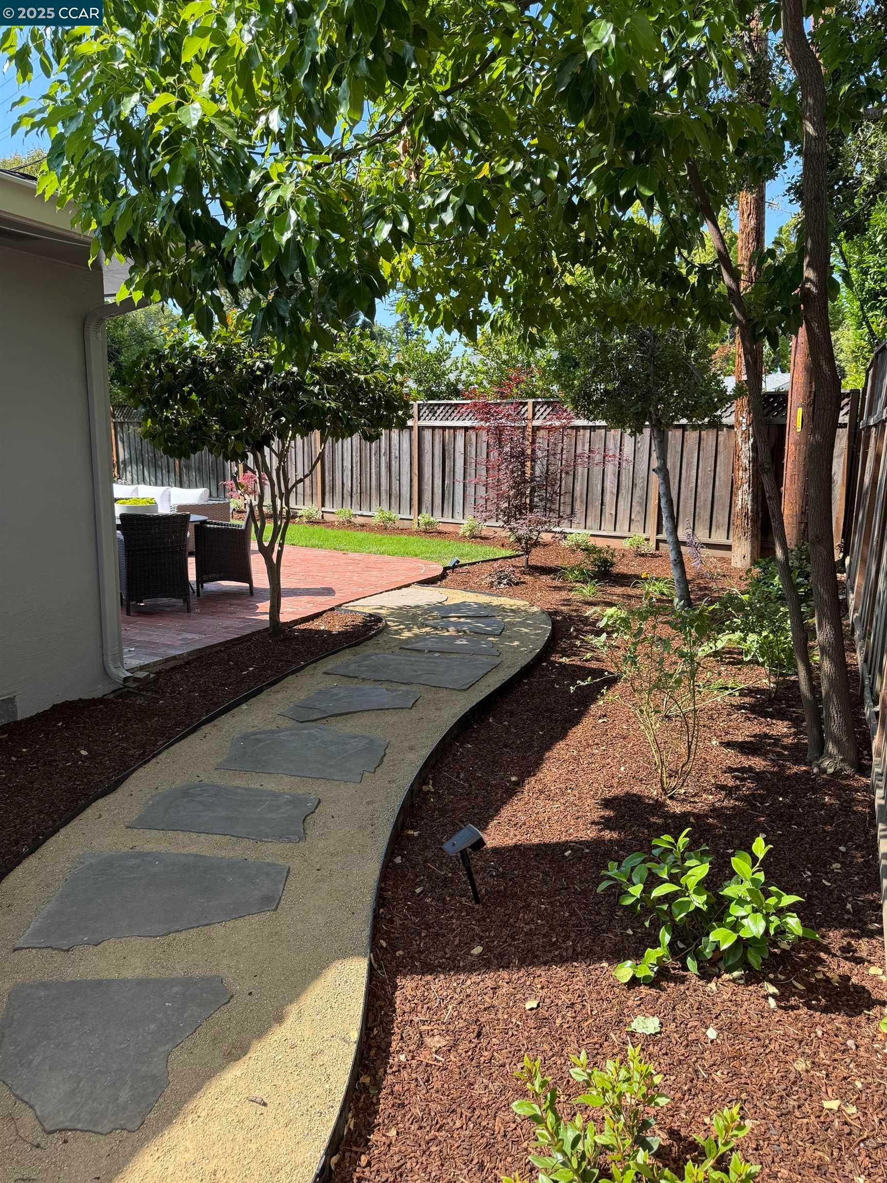 Menlo Park, California, 94025, United States, ,3 BathroomsBathrooms,Residential,Active,1843840