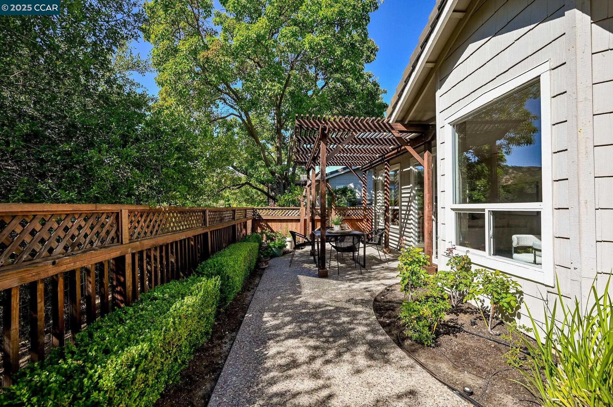 Walnut Creek, California, 94595, United States, 3 Bedrooms Bedrooms, ,3 BathroomsBathrooms,Residential,Active,1946437