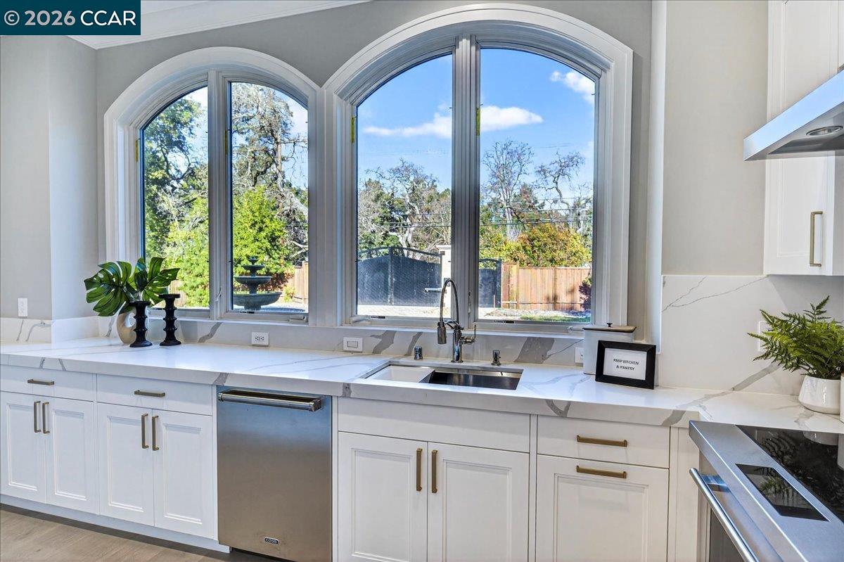 Atherton, California, 94027, United States, 9 Bedrooms Bedrooms, ,10 BathroomsBathrooms,Residential,Active,2010913