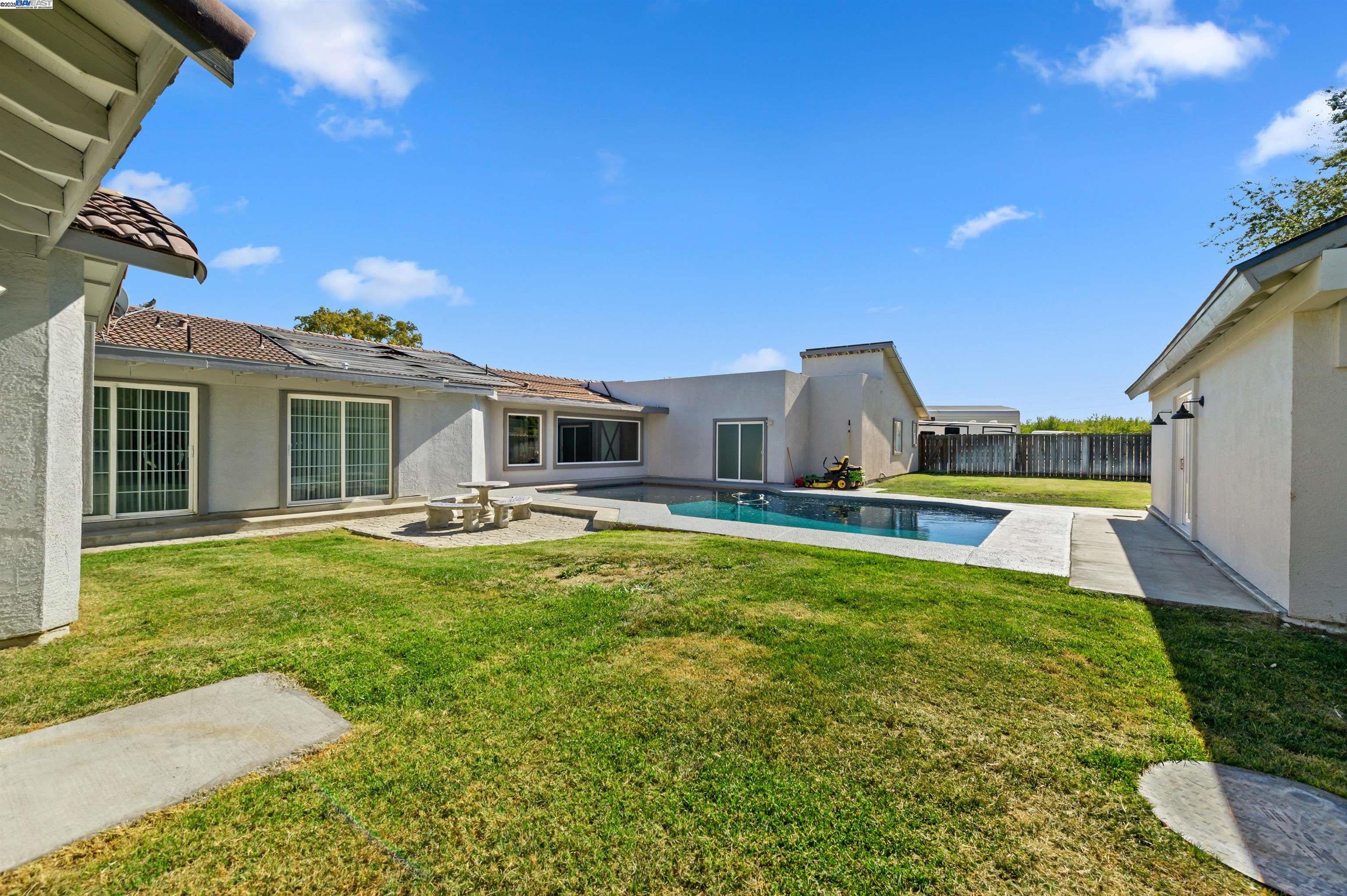 Tracy, California, 95304, United States, 6 Bedrooms Bedrooms, ,3 BathroomsBathrooms,Residential,Active,1909852