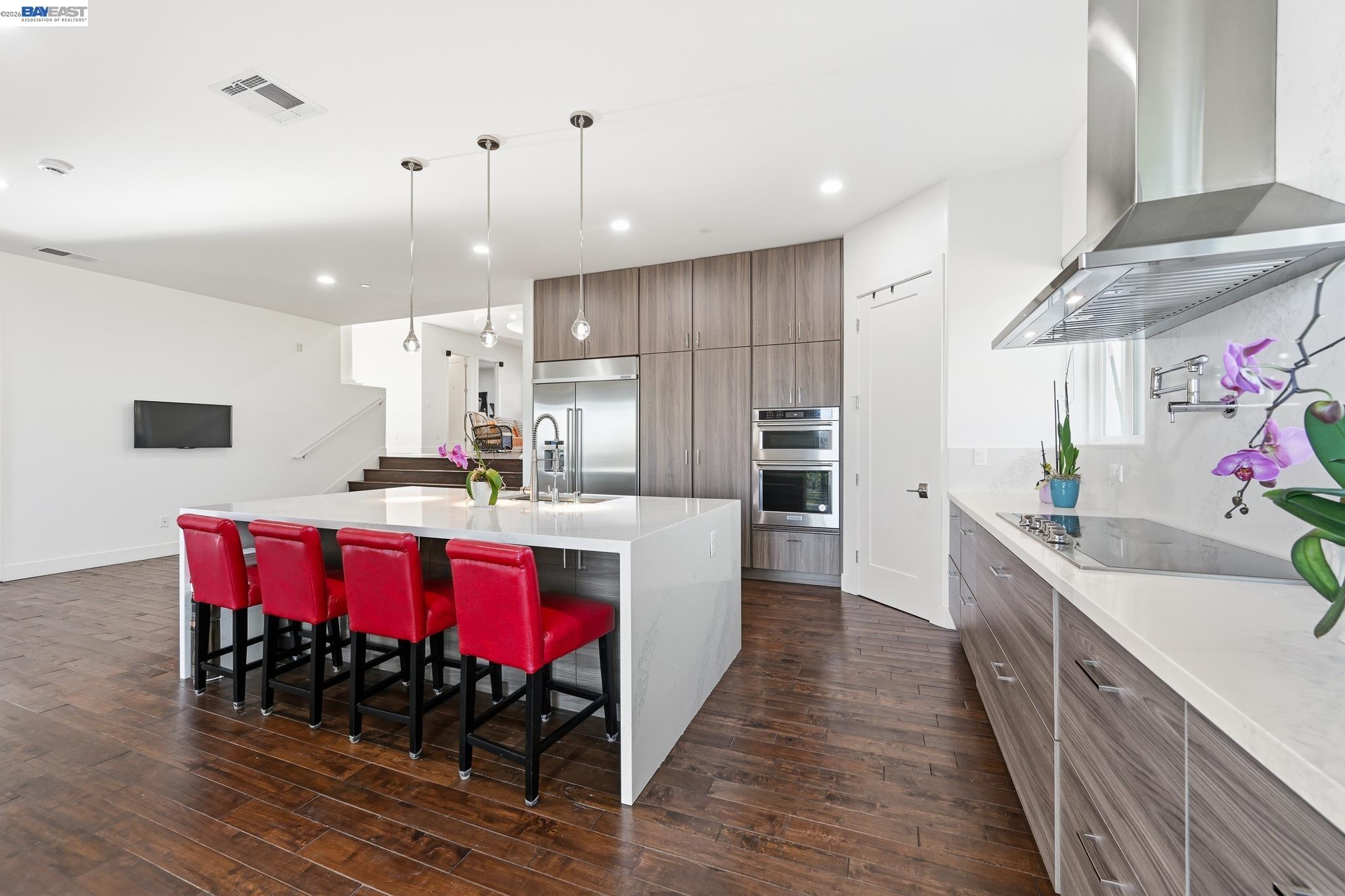 Castro Valley, California, 94546, United States, 5 Bedrooms Bedrooms, ,7 BathroomsBathrooms,Residential,Active,2044535