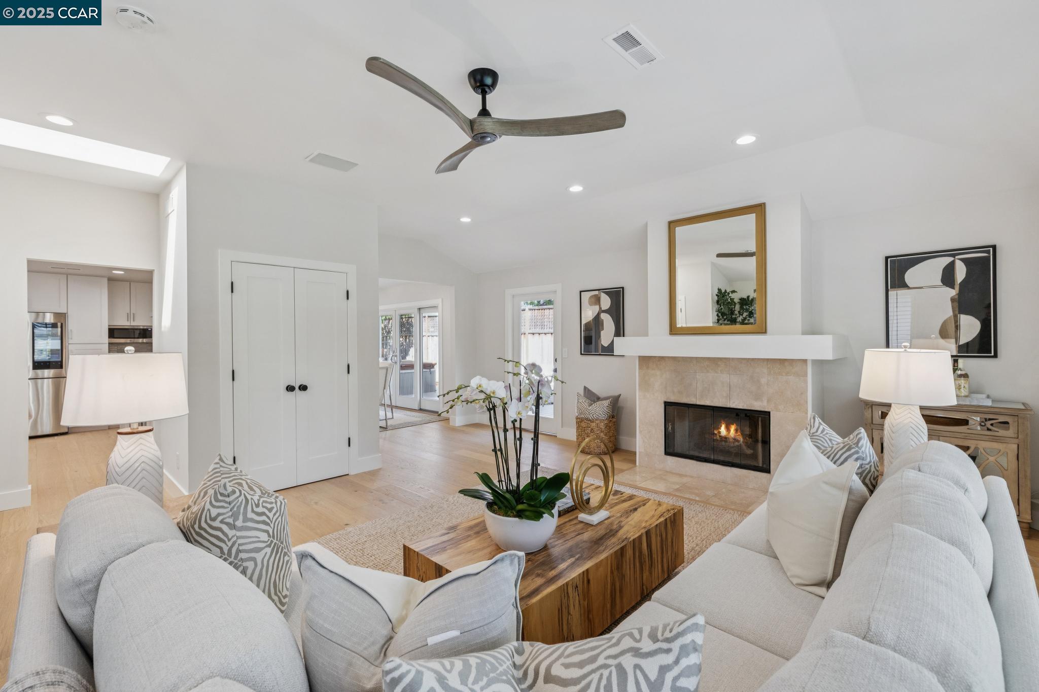 Menlo Park, California, 94025, United States, ,3 BathroomsBathrooms,Residential,Active,1843840