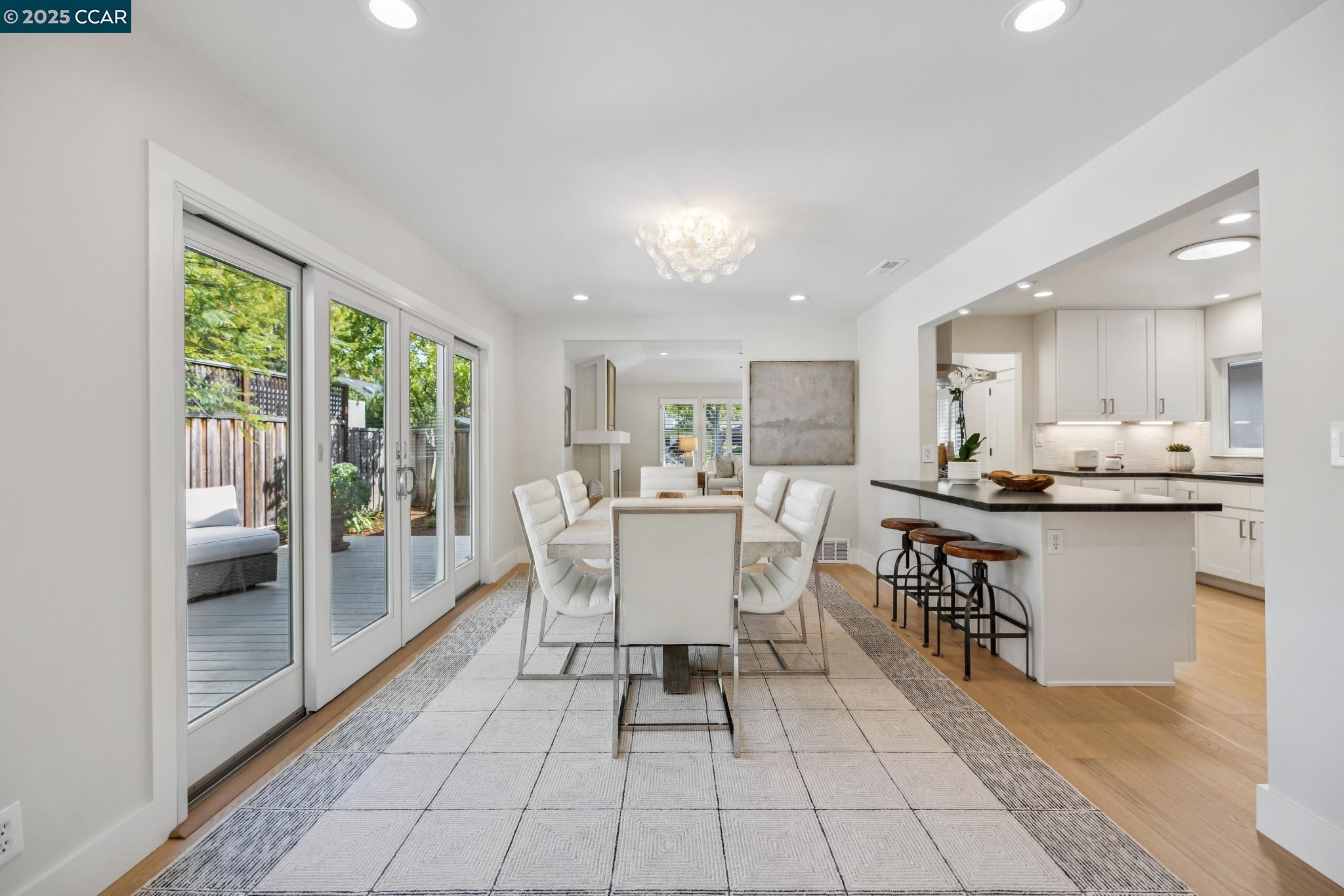 Menlo Park, California, 94025, United States, ,3 BathroomsBathrooms,Residential,Active,1843840