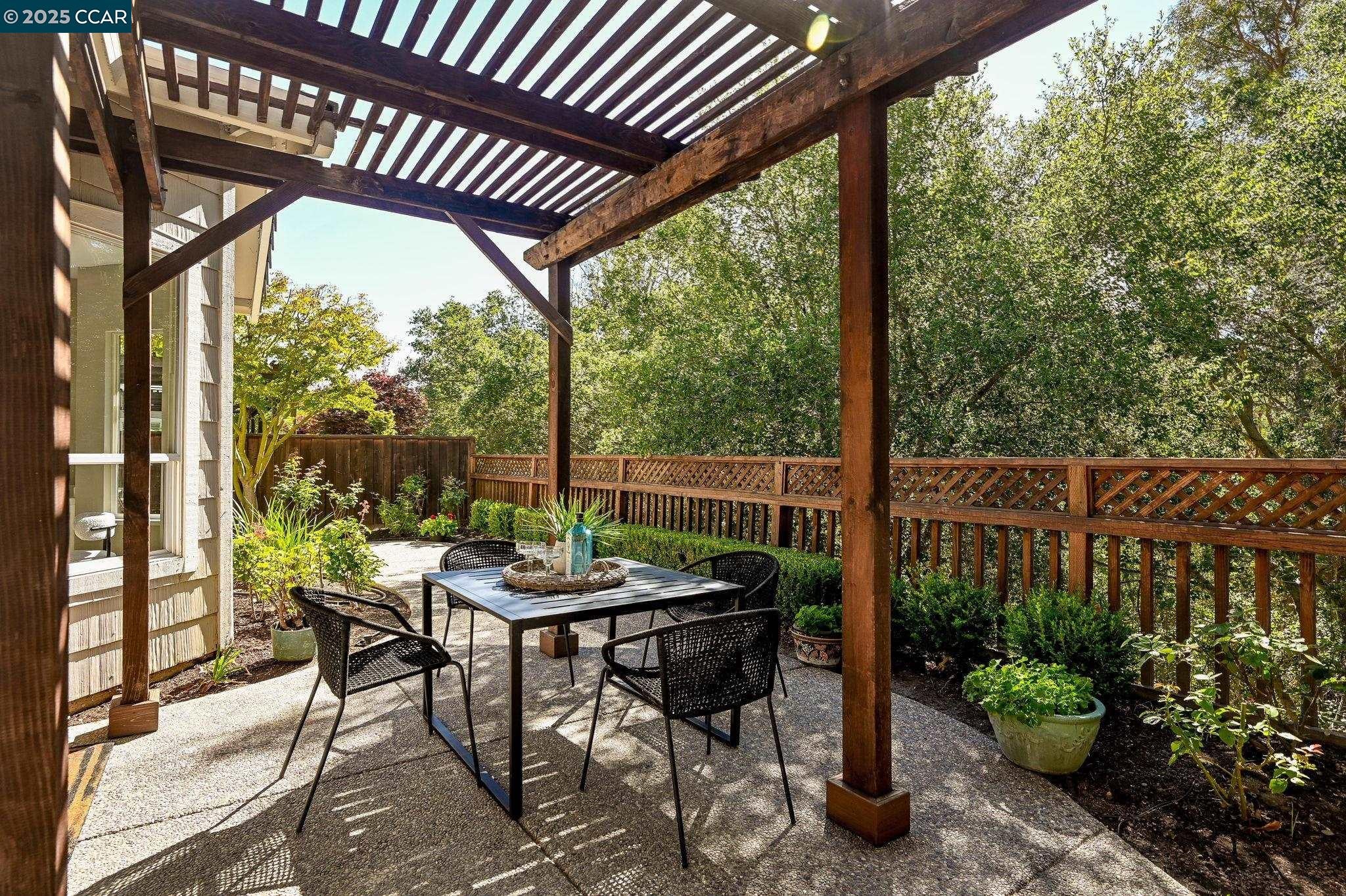 Walnut Creek, California, 94595, United States, 3 Bedrooms Bedrooms, ,3 BathroomsBathrooms,Residential,Active,1946437