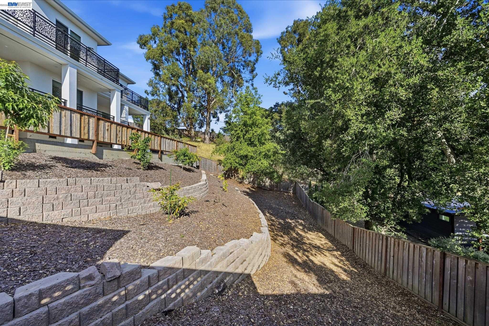 Castro Valley, California, 94546, United States, 5 Bedrooms Bedrooms, ,7 BathroomsBathrooms,Residential,Active,2044535