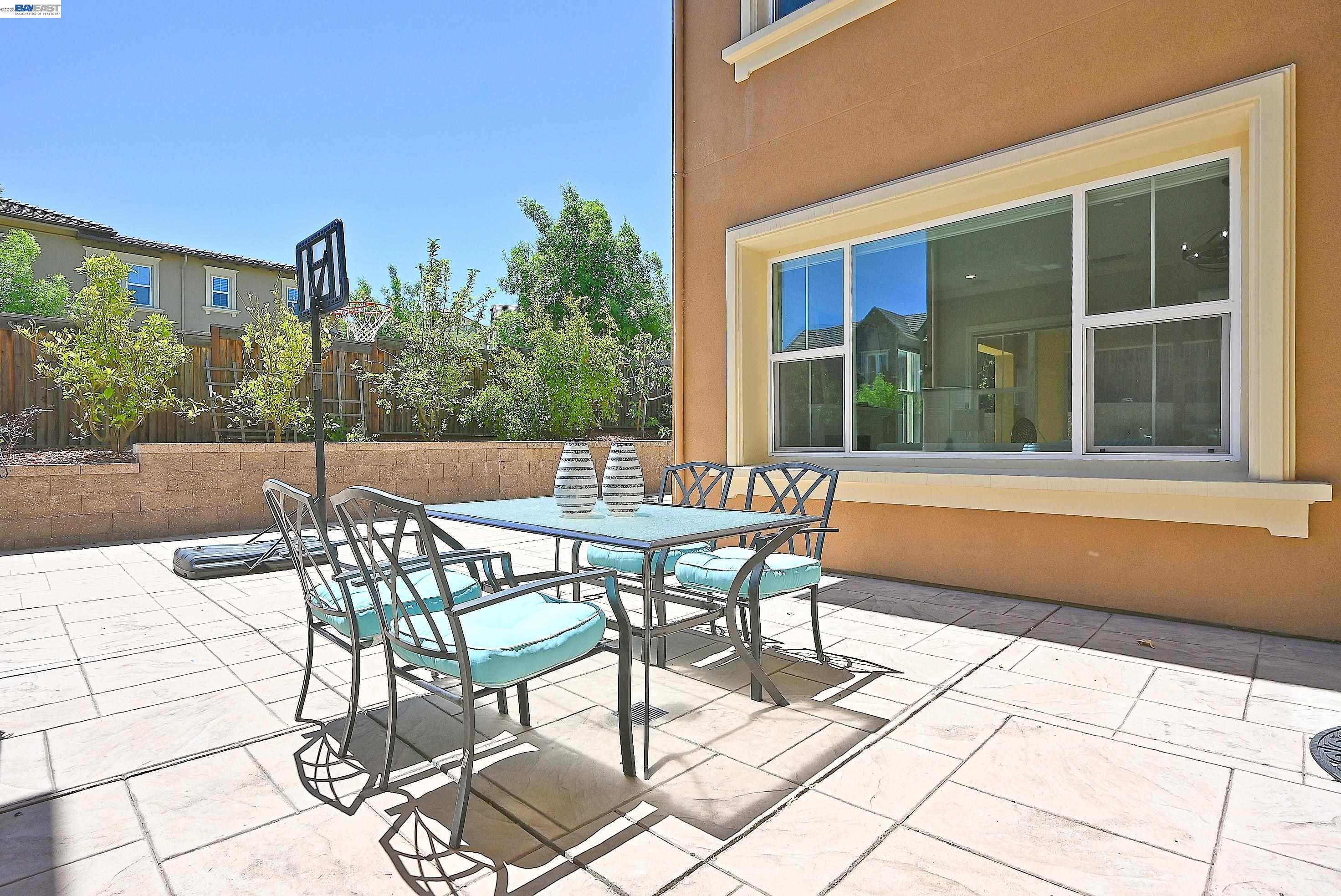 Danville, California, 94506, United States, 5 Bedrooms Bedrooms, ,6 BathroomsBathrooms,Residential,Active,2045396