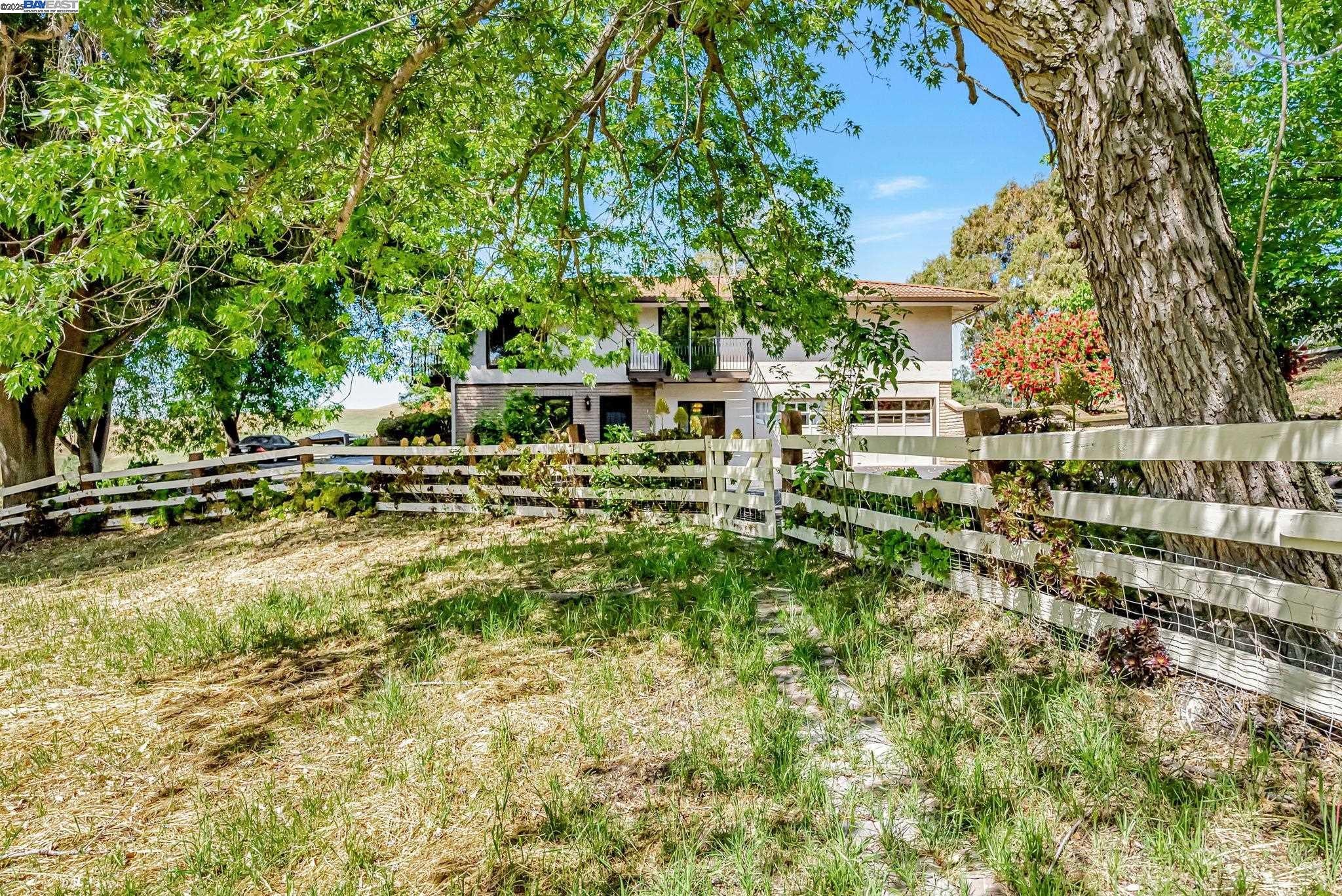 Fremont, California, 94539, United States, 4 Bedrooms Bedrooms, ,3 BathroomsBathrooms,Residential,Active,1820313