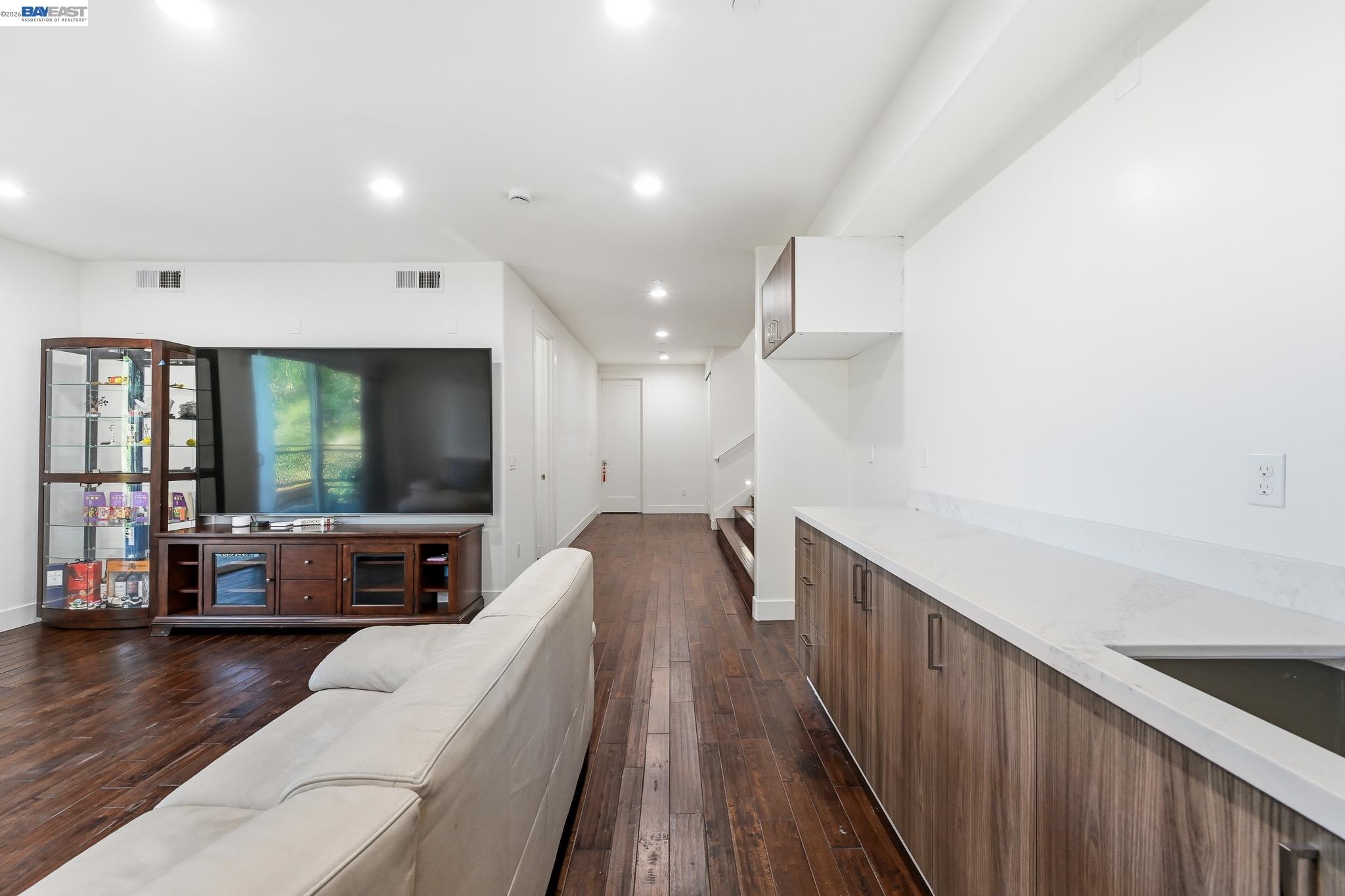 Castro Valley, California, 94546, United States, 5 Bedrooms Bedrooms, ,7 BathroomsBathrooms,Residential,Active,2044535