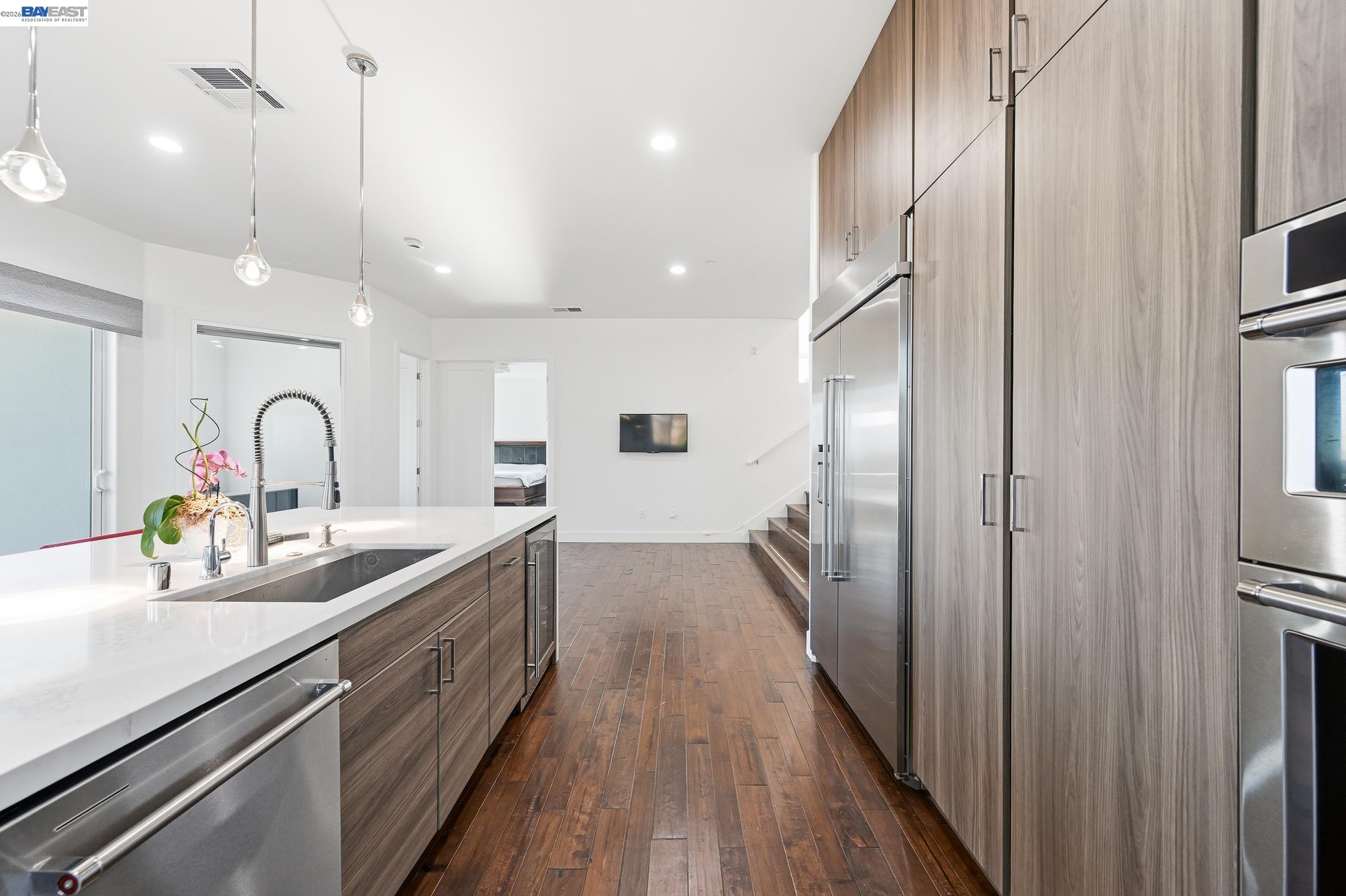 Castro Valley, California, 94546, United States, 5 Bedrooms Bedrooms, ,7 BathroomsBathrooms,Residential,Active,2044535