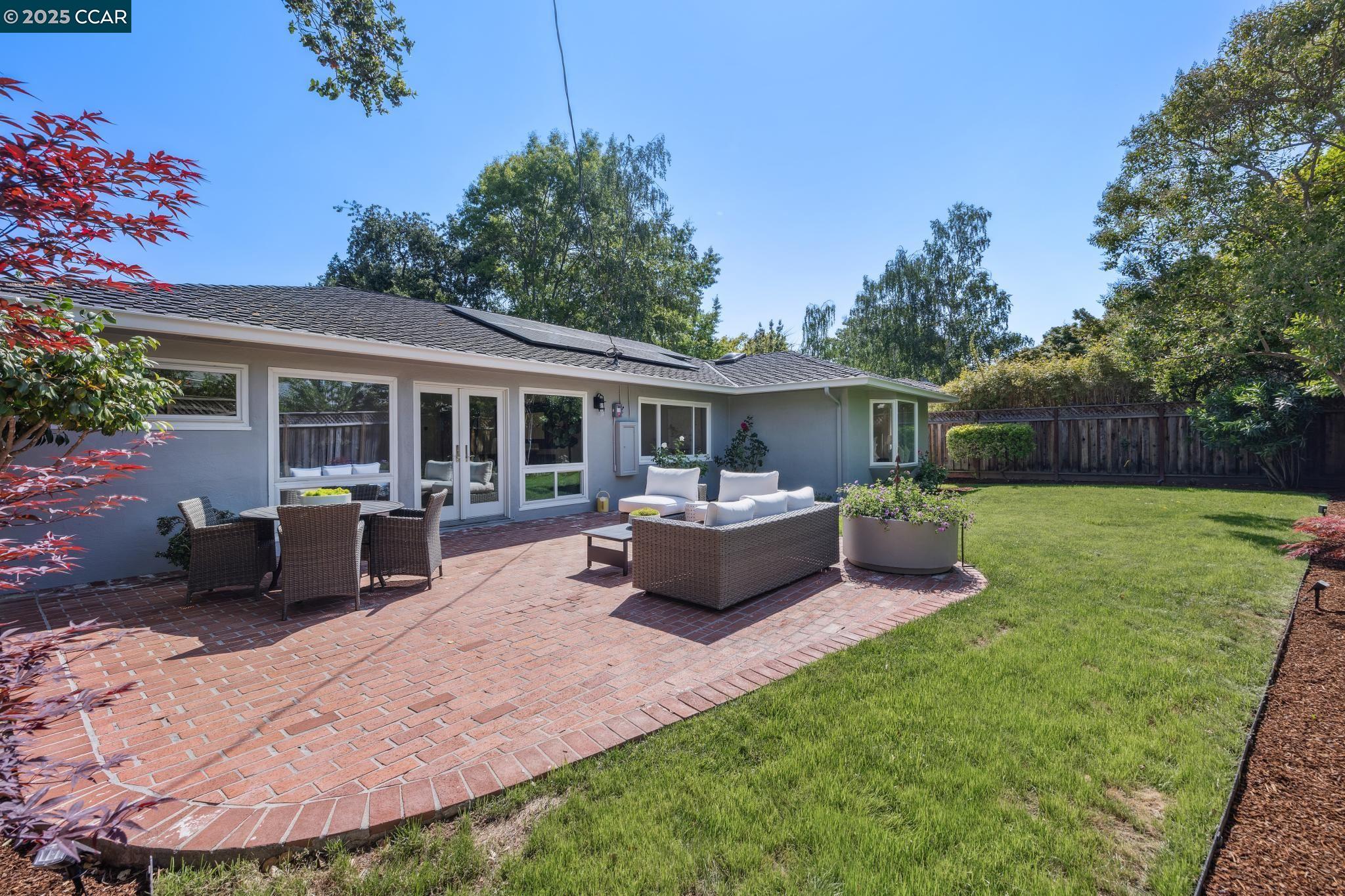 Menlo Park, California, 94025, United States, ,3 BathroomsBathrooms,Residential,Active,1843840