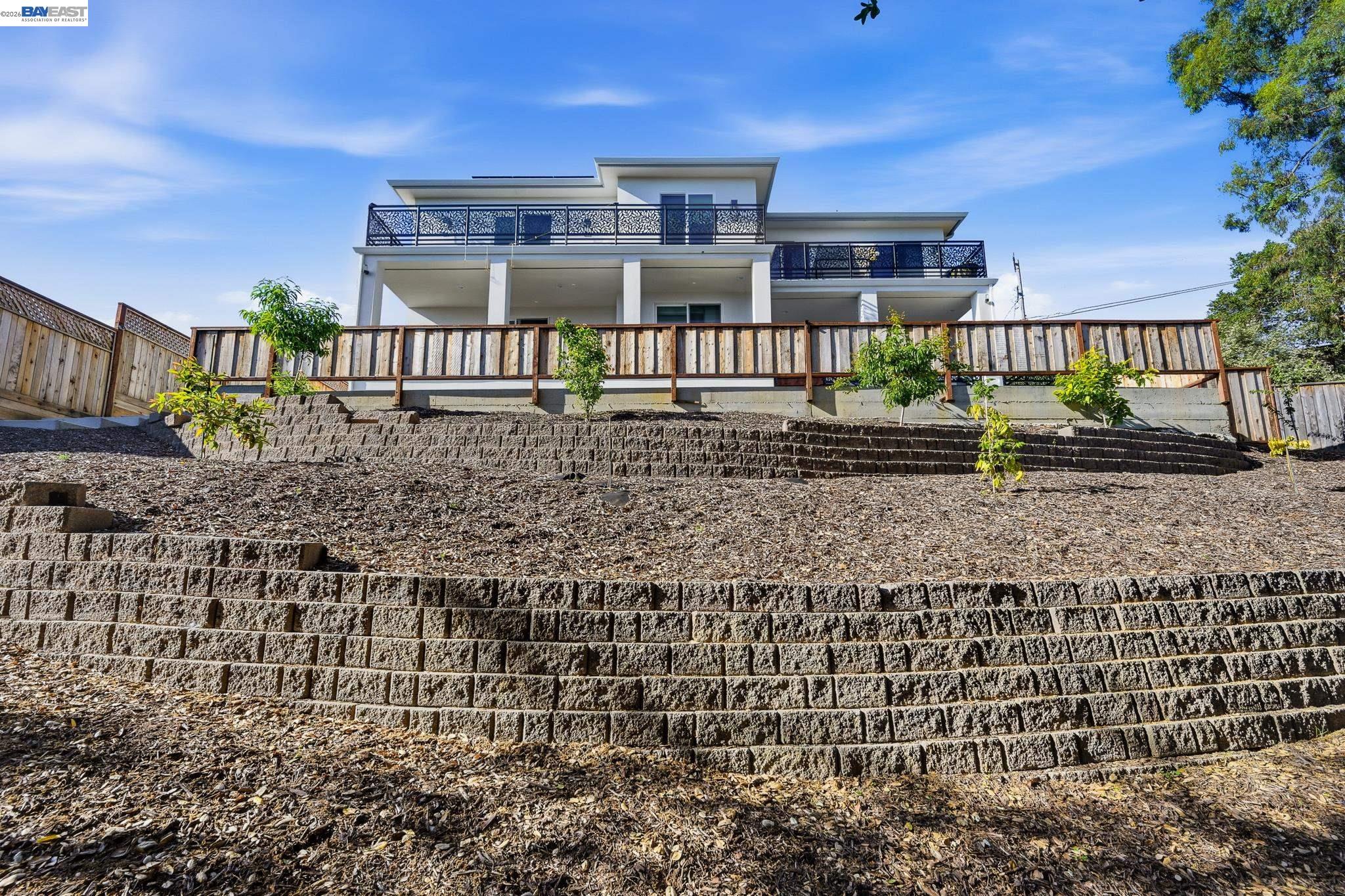 Castro Valley, California, 94546, United States, 5 Bedrooms Bedrooms, ,7 BathroomsBathrooms,Residential,Active,2044535