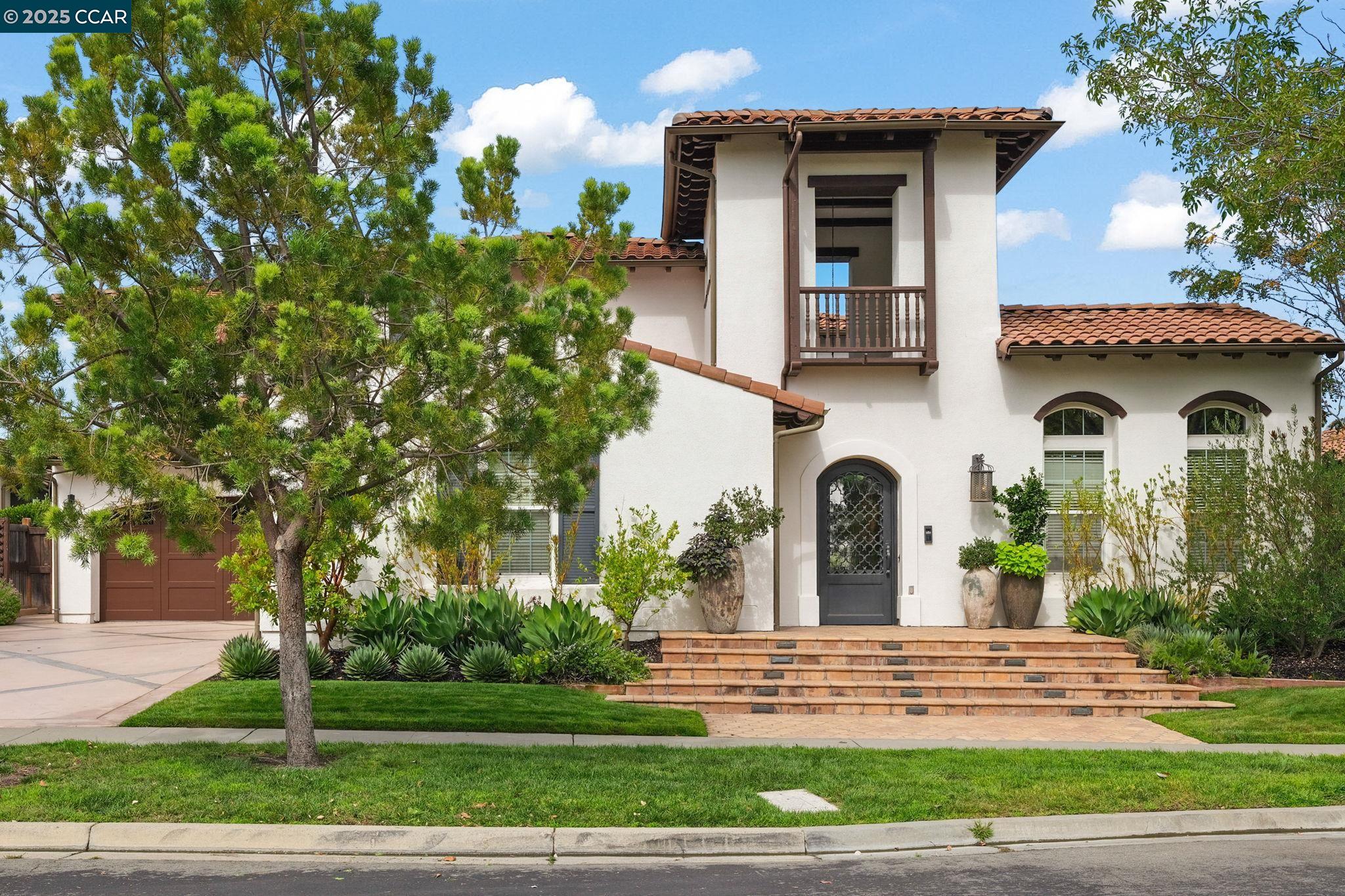 San Ramon, California, 94582, United States, 5 Bedrooms Bedrooms, ,5 BathroomsBathrooms,Residential,Active,1952062